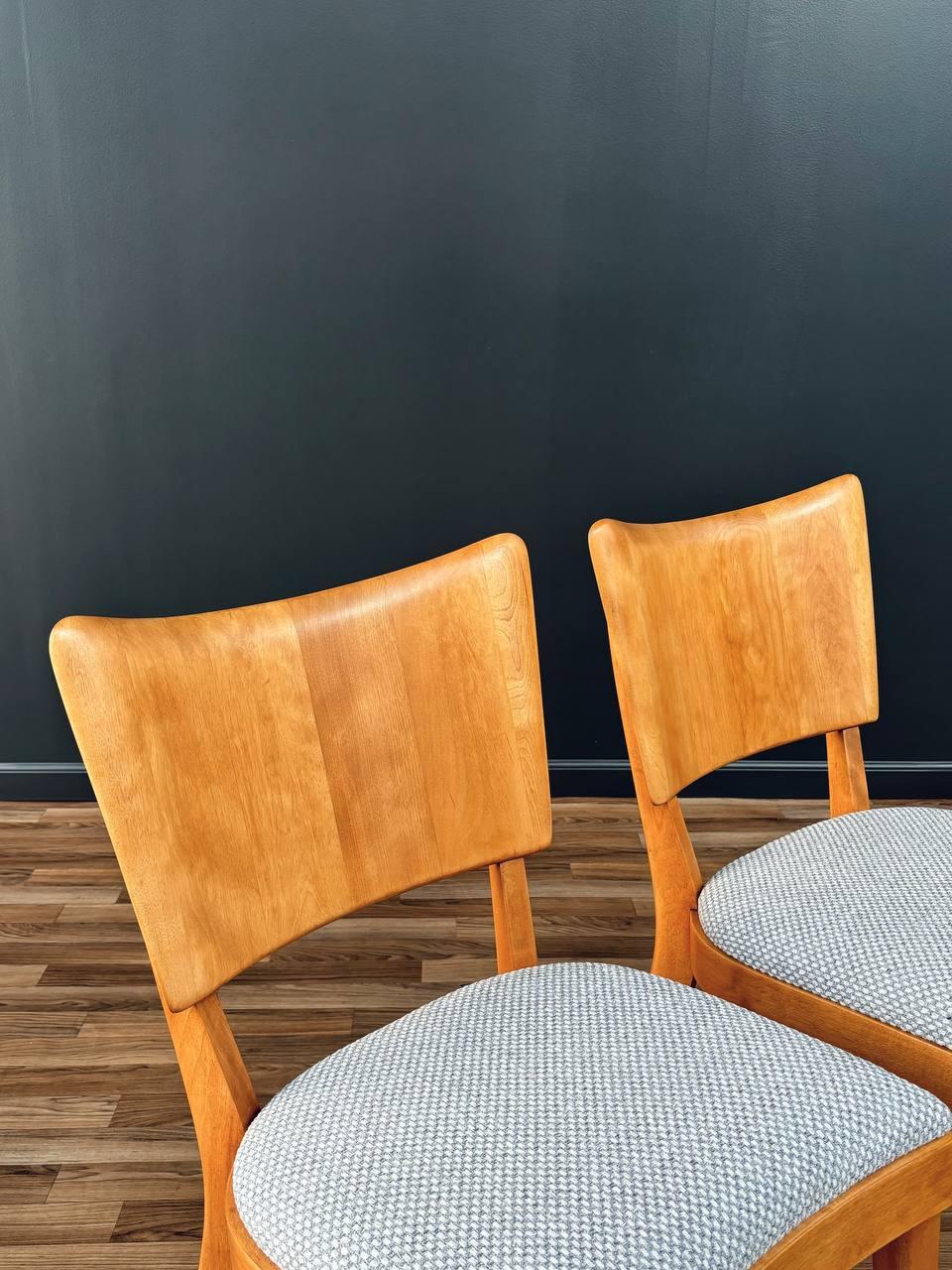 Tissu Ensemble de 4 chaises de salle à manger mi-siècle moderne par Heywood Wakefield en vente