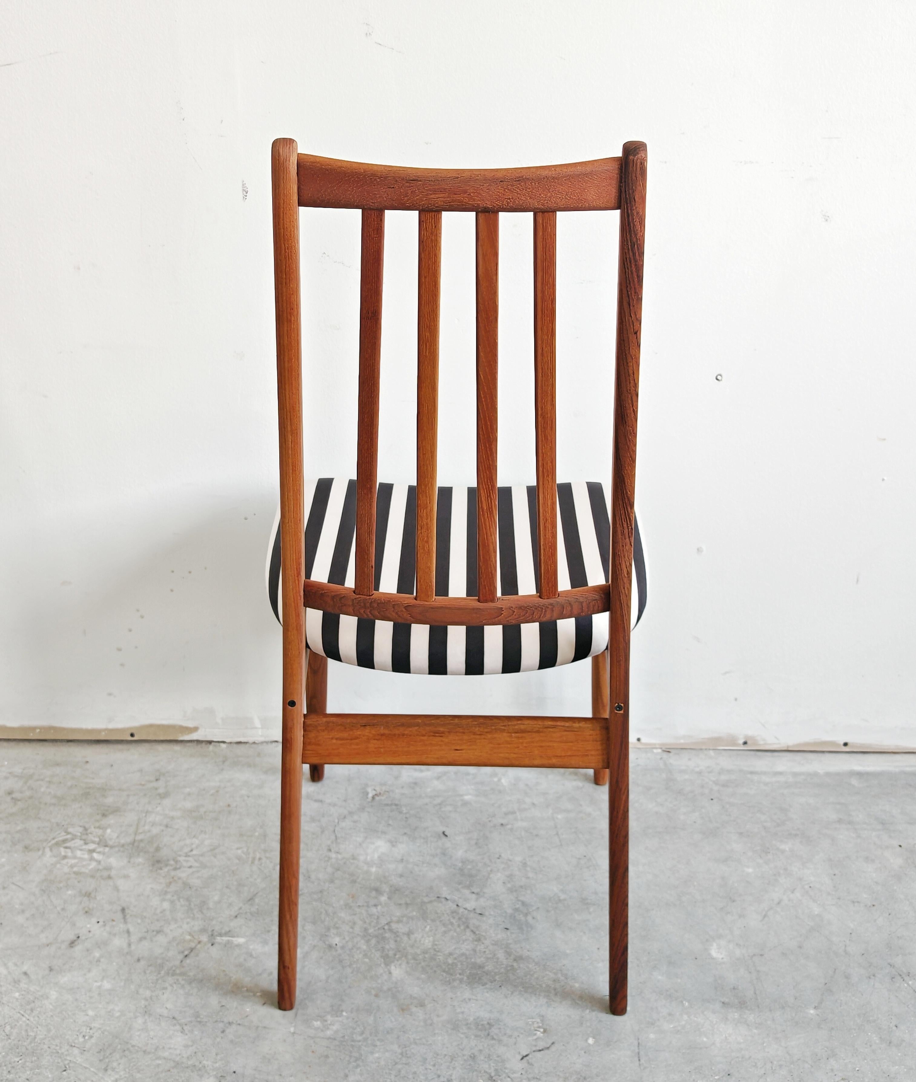 Set of 4 Mid Century Modern Dining Chairs in solid teak, Denmark 1960s en vente 3