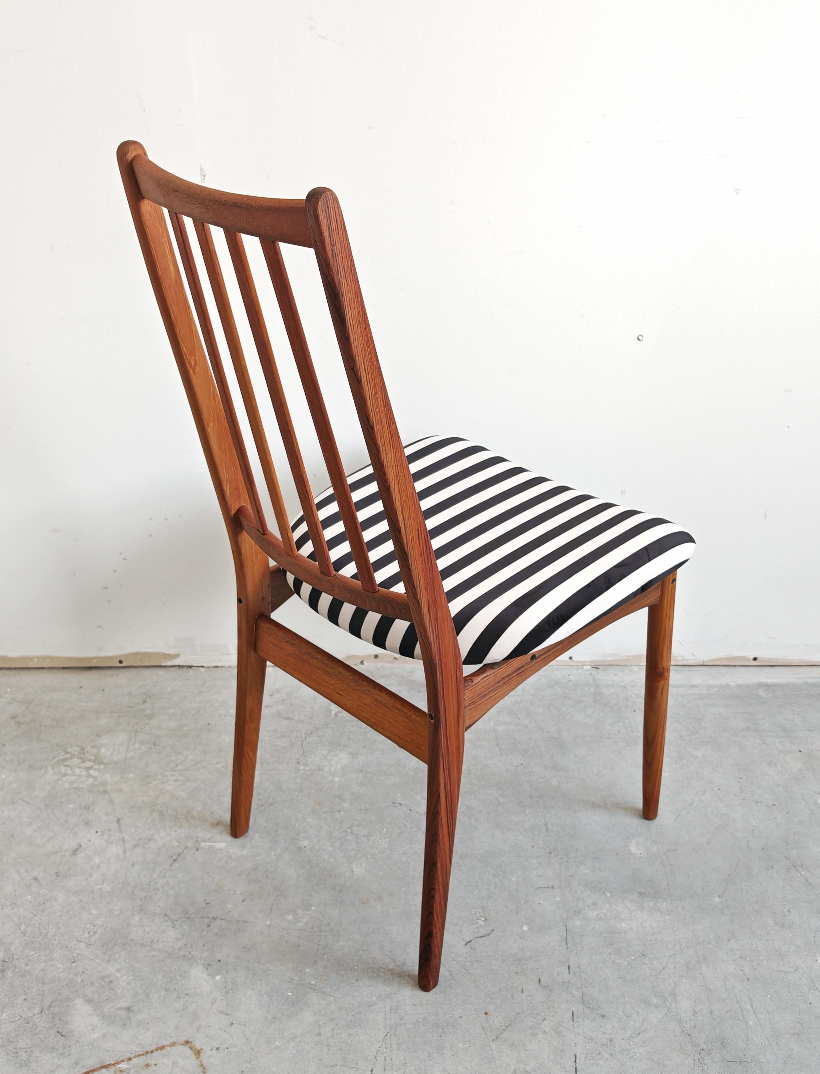 Set of 4 Mid Century Modern Dining Chairs in solid teak, Denmark 1960s en vente 4