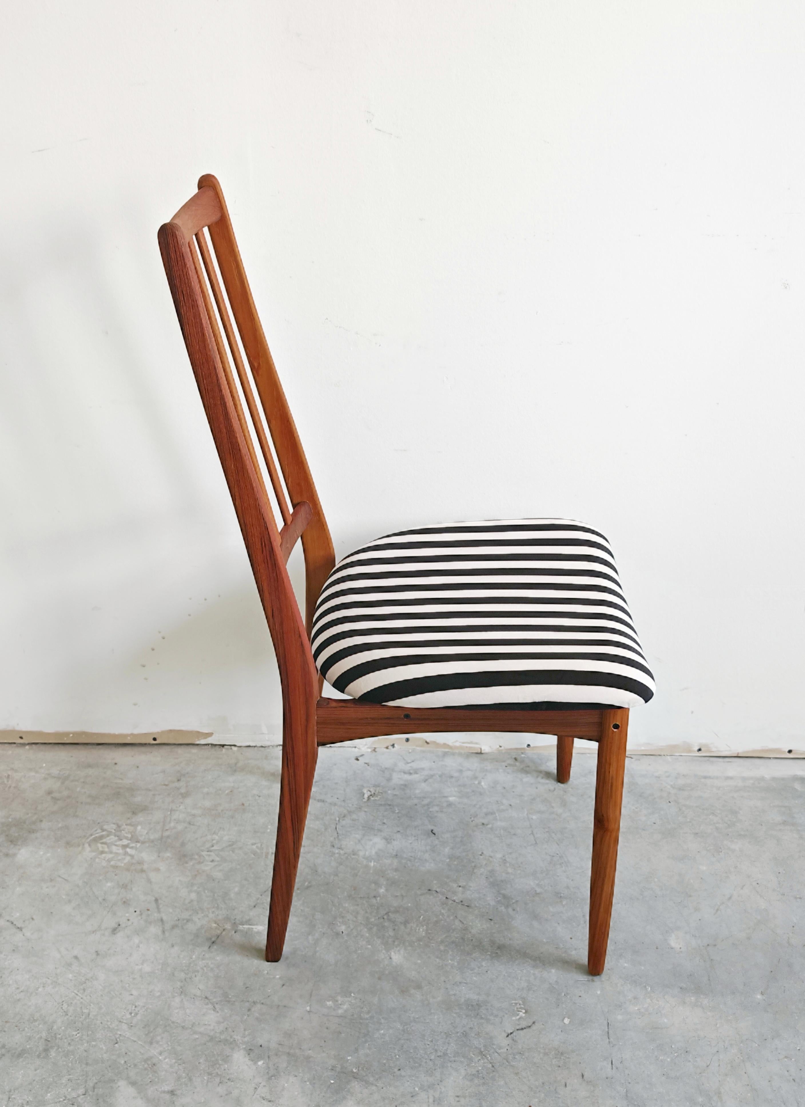 Set of 4 Mid Century Modern Dining Chairs in solid teak, Denmark 1960s en vente 6