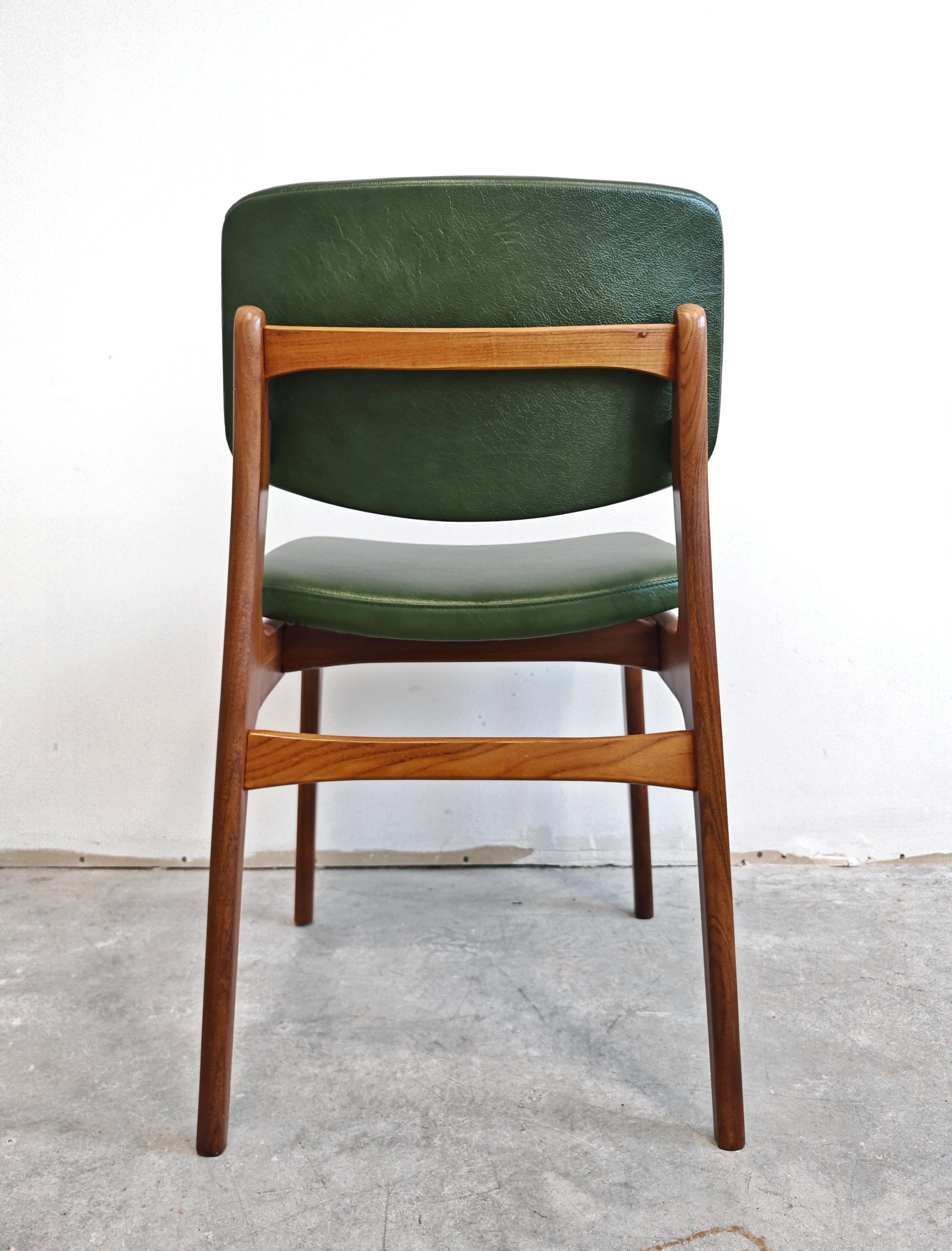 Satz von 4 Mid Century Modern Esszimmerstühlen in Teak und Leder, Dänemark 1960er Jahre im Angebot 4