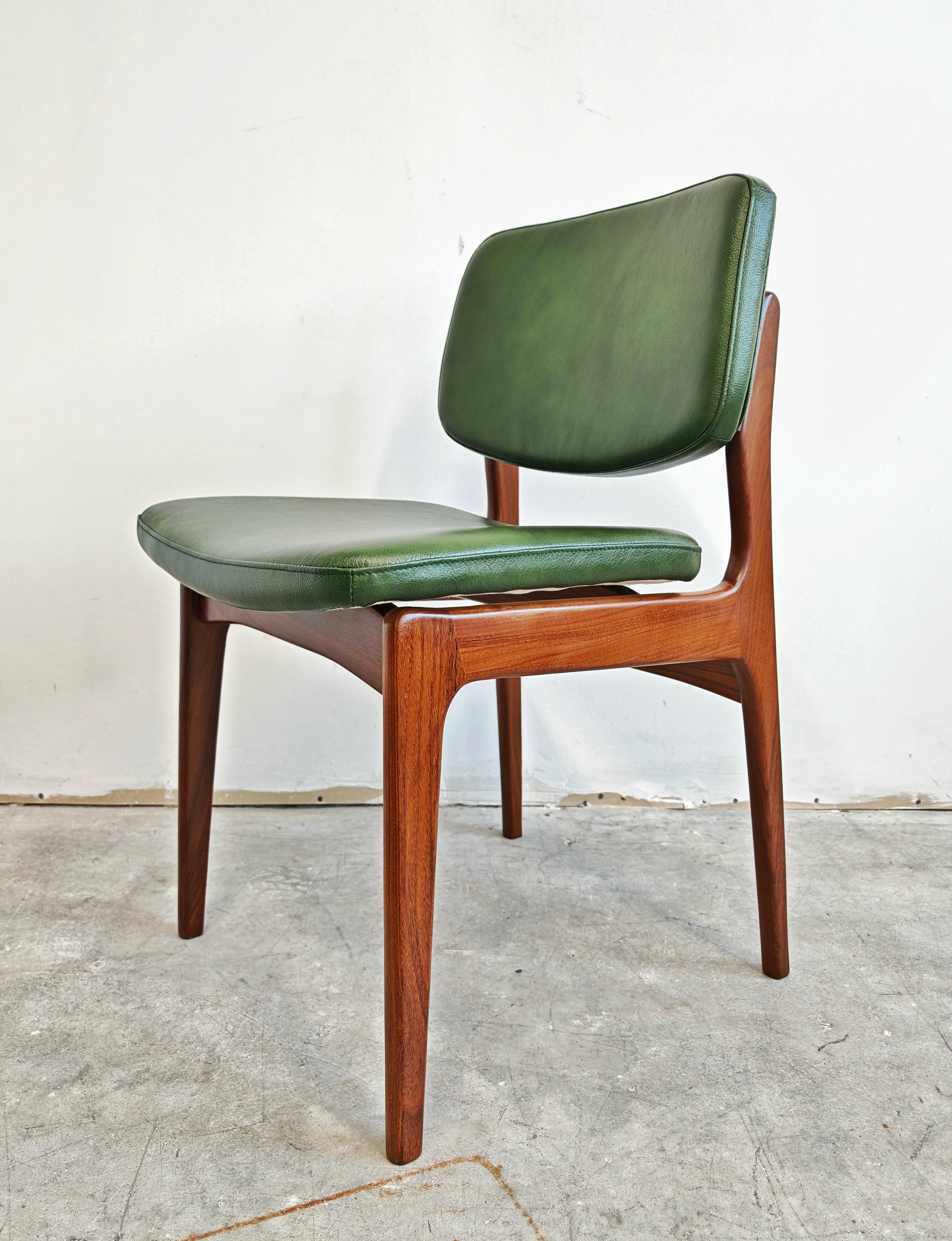 Satz von 4 Mid Century Modern Esszimmerstühlen in Teak und Leder, Dänemark 1960er Jahre im Zustand „Hervorragend“ im Angebot in Beograd, RS