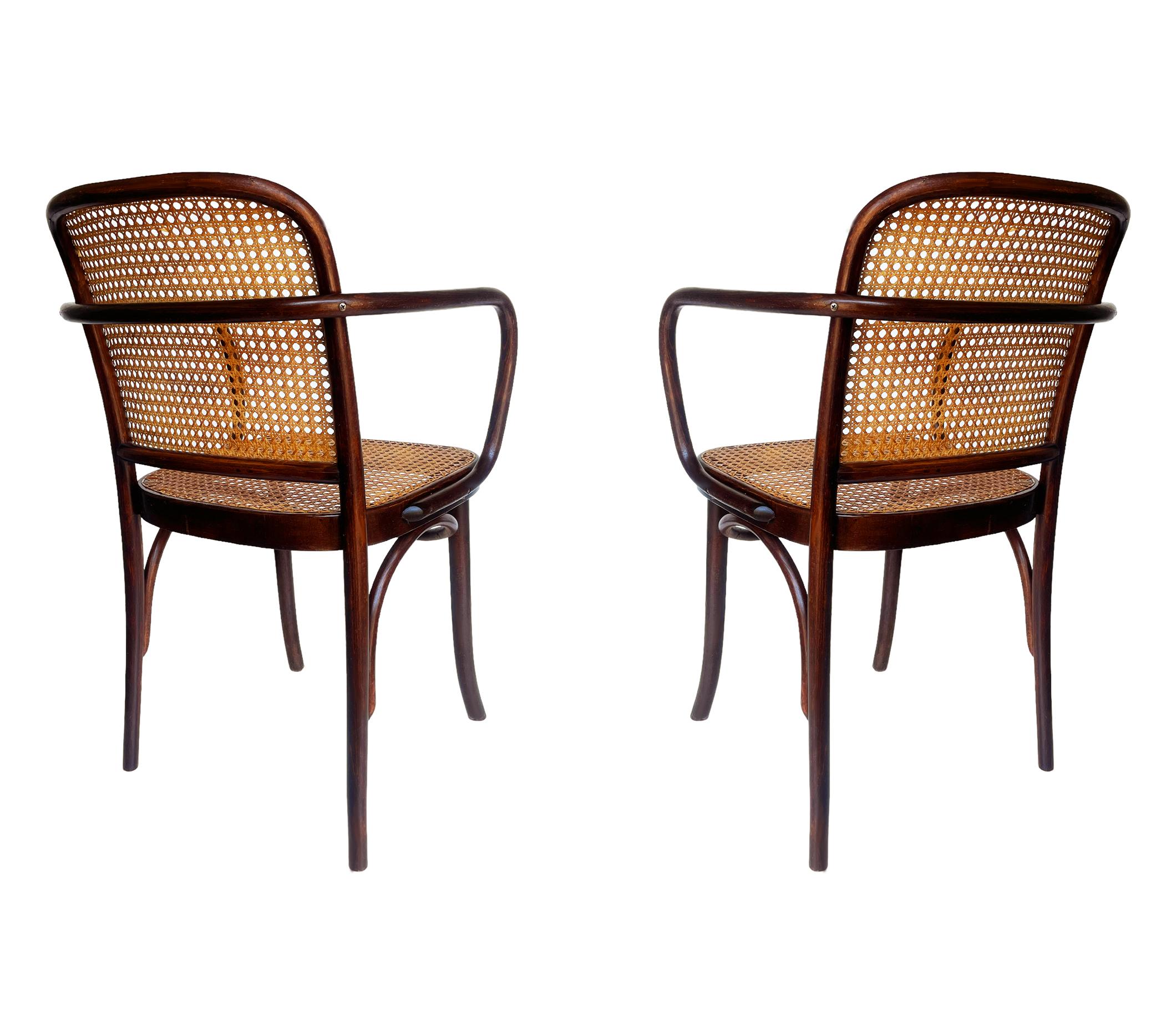 Tchèque Ensemble de 4 chaises de salle à manger Prague de style mi-siècle moderne par Josef Hoffmann Cane & Wood en vente