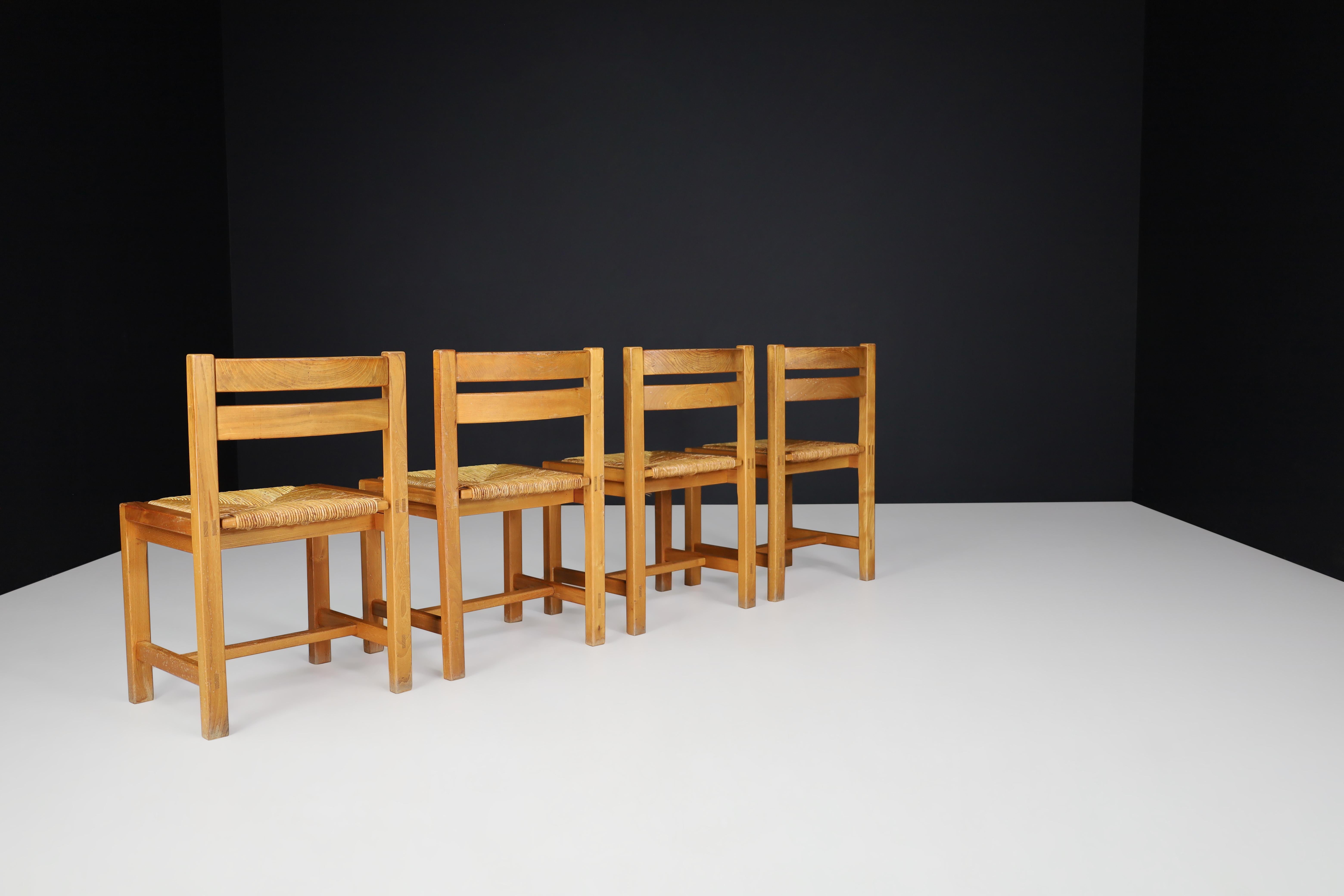20th Century Set of 4 Mid-Century Modern Elm and Rush Dining Chairs by Maison Regain, France For Sale