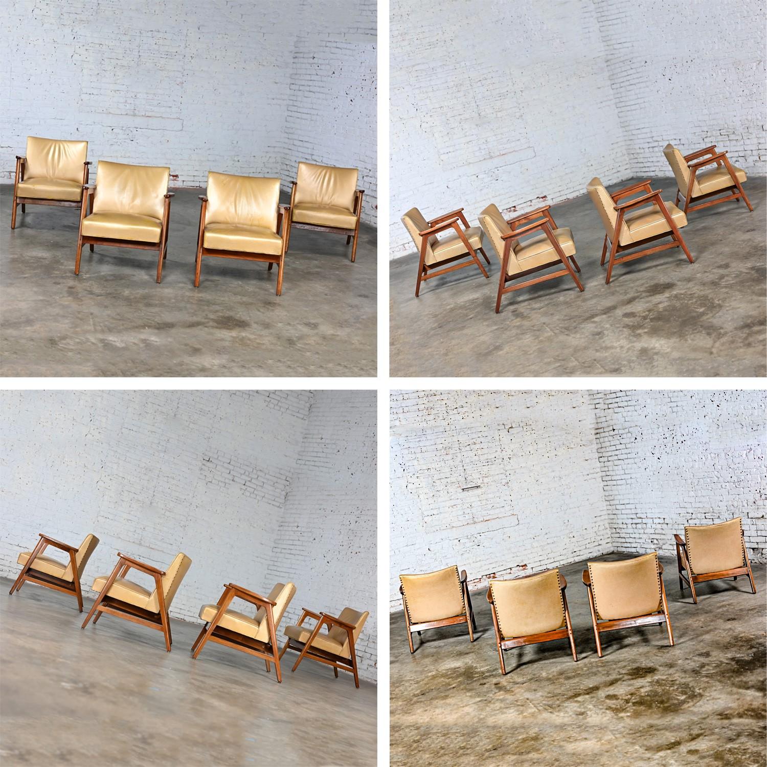 Set di 4  Poltrone Gunlocke moderne di metà secolo in pelle dorata con struttura in noce in vendita 4