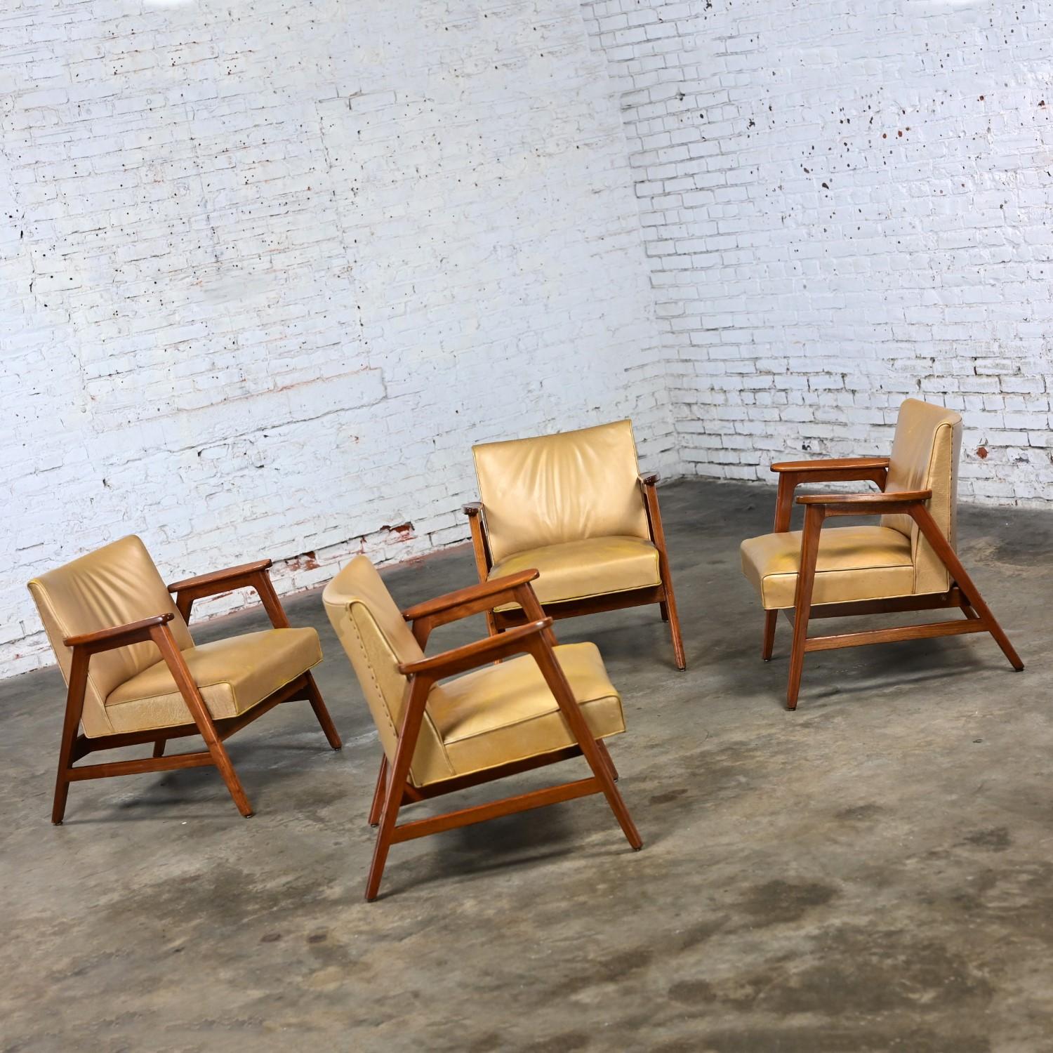 Americano Set di 4  Poltrone Gunlocke moderne di metà secolo in pelle dorata con struttura in noce in vendita