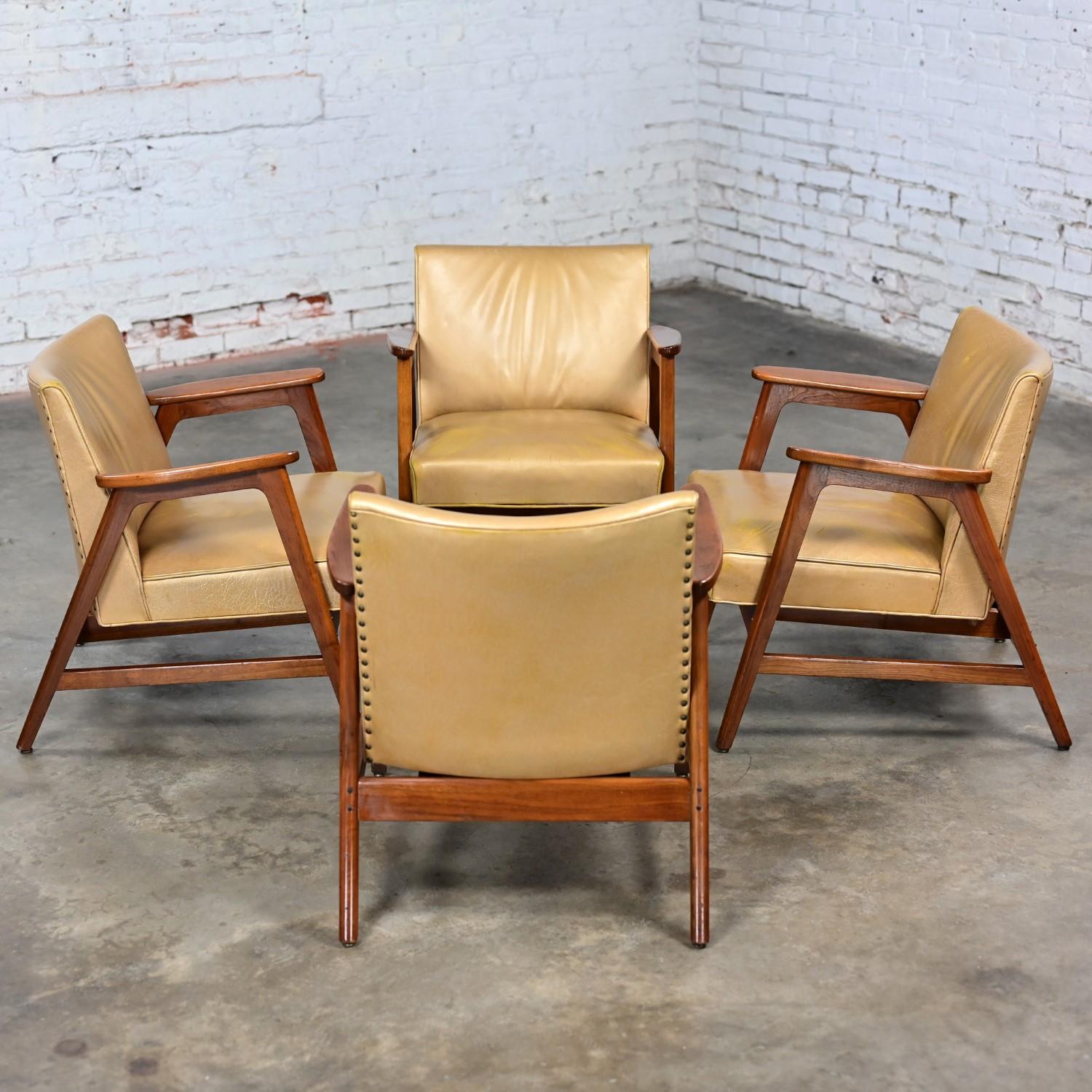 Set di 4  Poltrone Gunlocke moderne di metà secolo in pelle dorata con struttura in noce in vendita 2