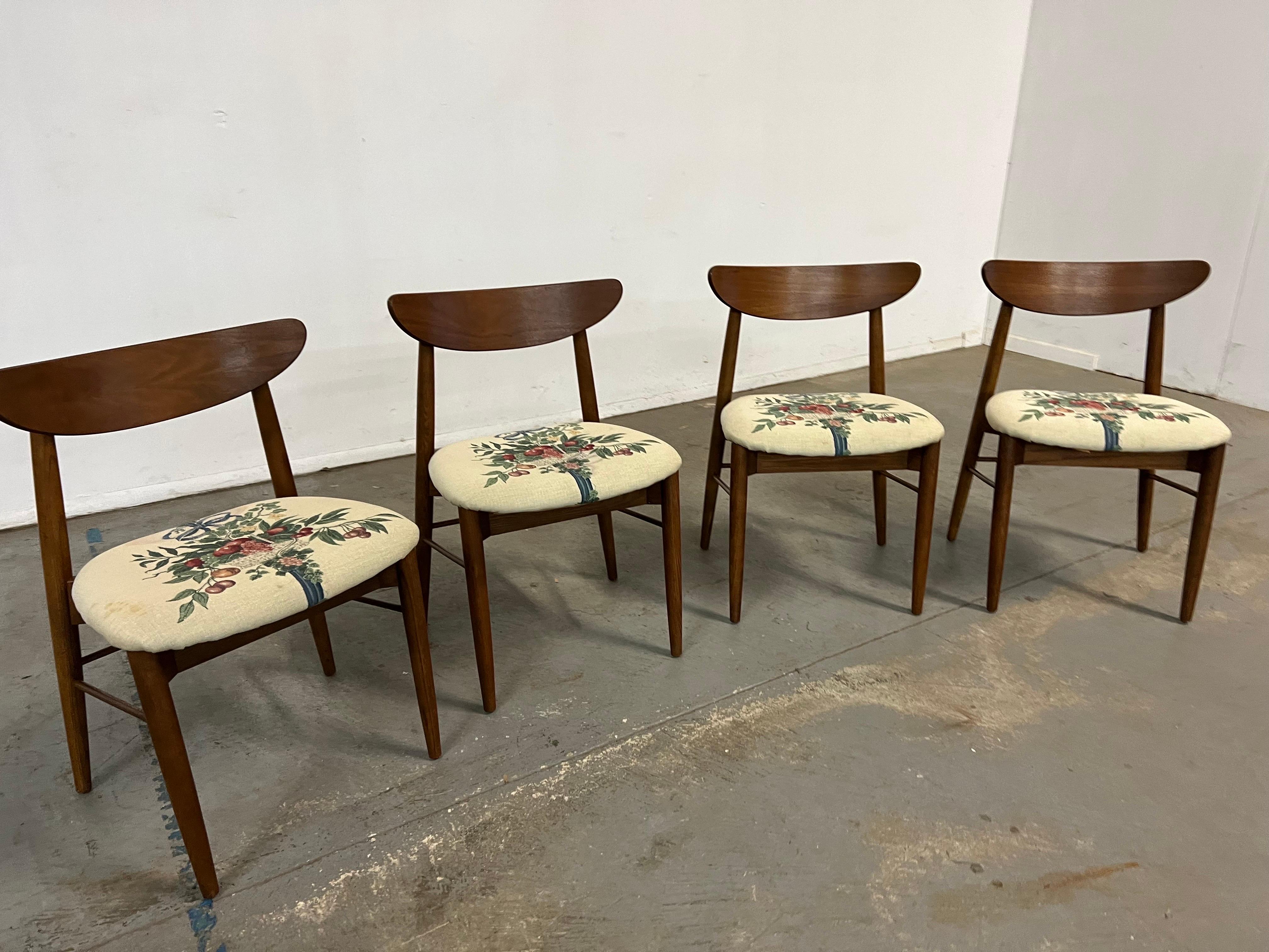 Mid-Century Modern  Ensemble de 4 chaises de salle à manger The Moderns H Paul Browning à dossier en coquille en vente