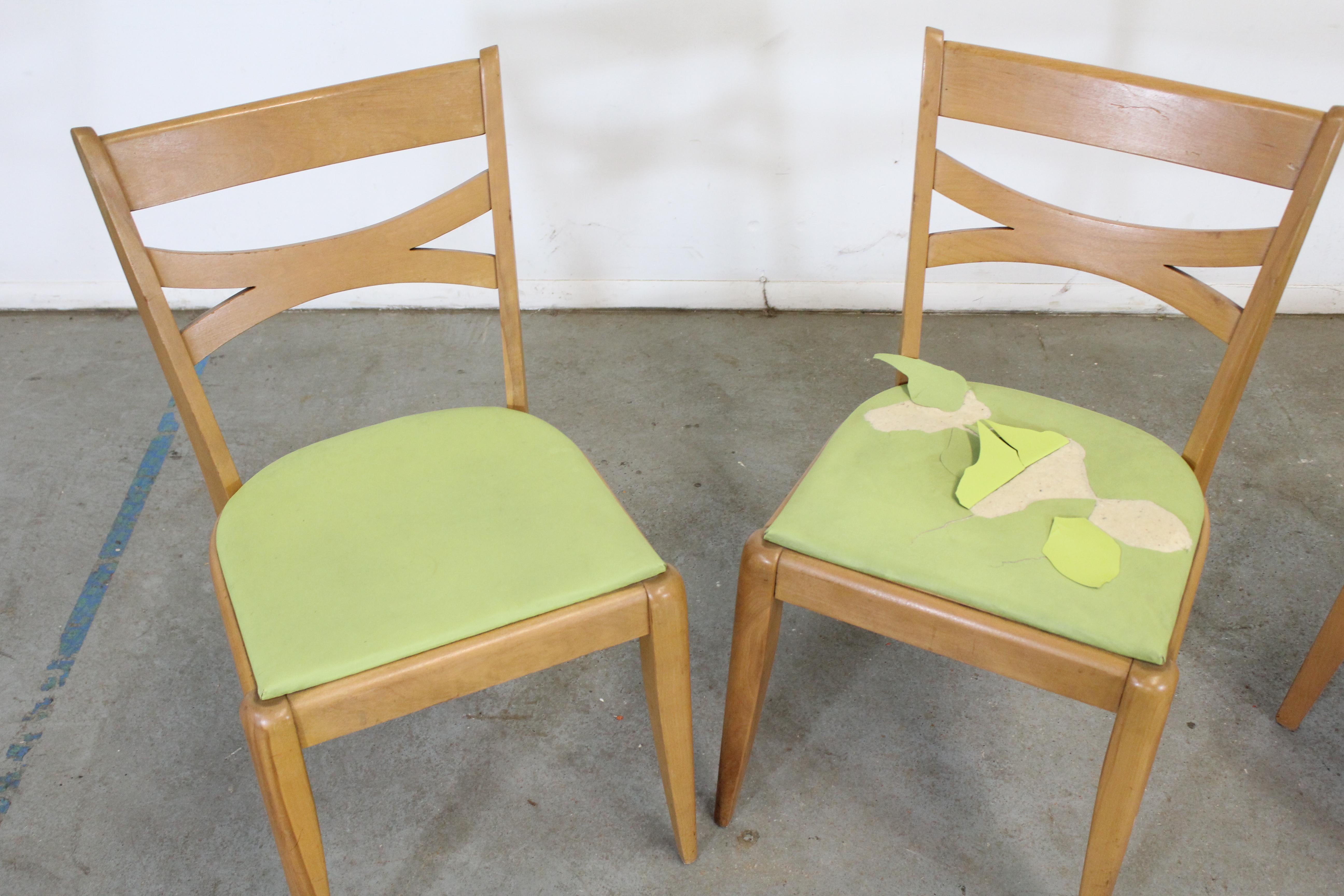 Set of 4 Mid-Century Modern Heywood Wakefield Dining Chairs In Fair Condition In Wilmington, DE