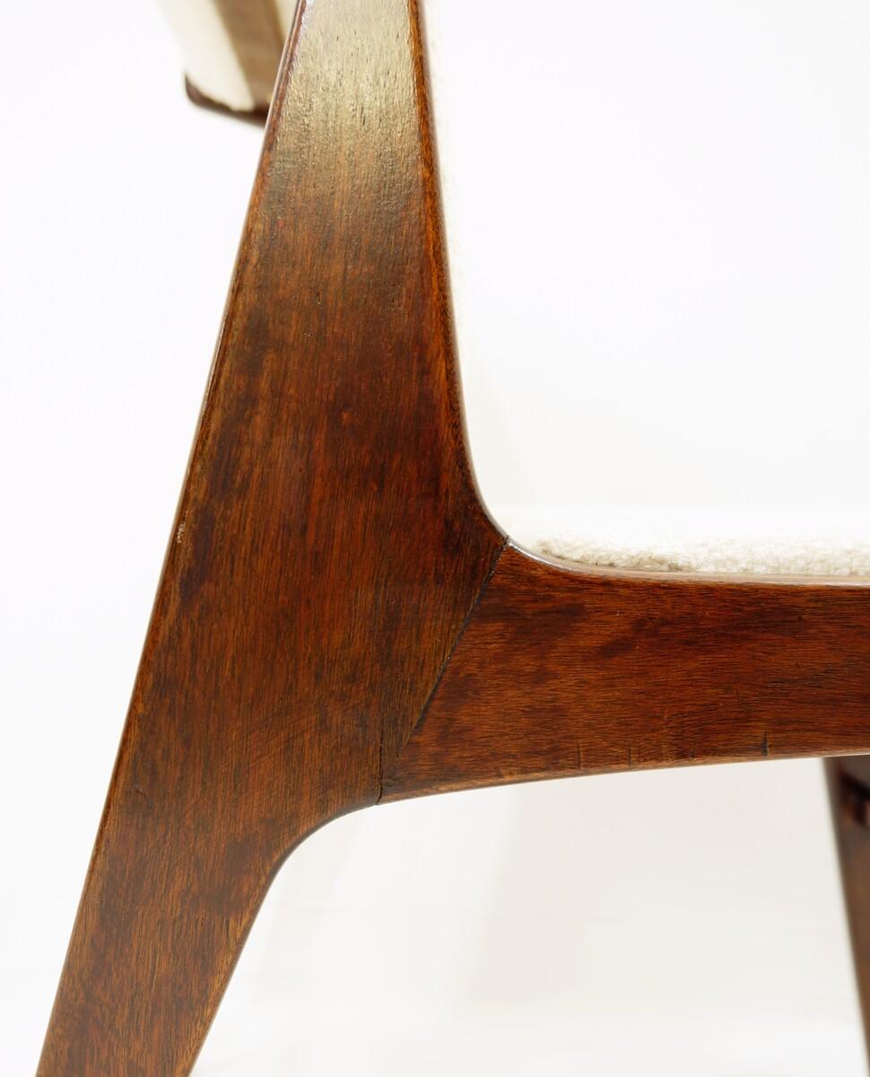 Ensemble de 4 chaises italiennes modernes du milieu du siècle dernier, bois et tissu blanc, années 1960 en vente 4