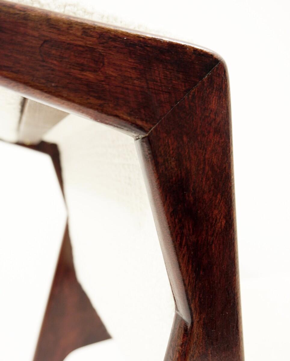 Juego de 4 sillas italianas modernas de mediados de siglo, madera y tela blanca, años 60 en venta 2
