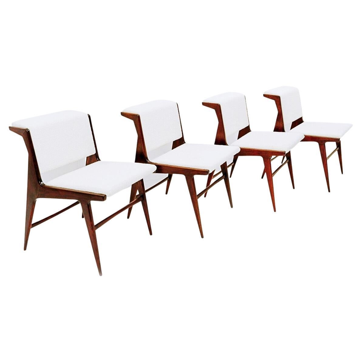 Ensemble de 4 chaises italiennes modernes du milieu du siècle dernier, bois et tissu blanc, années 1960