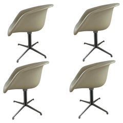 Satz von 4 Mid-Century Modern Low Shell Dining Chairs Tan Stil von Herman Miller