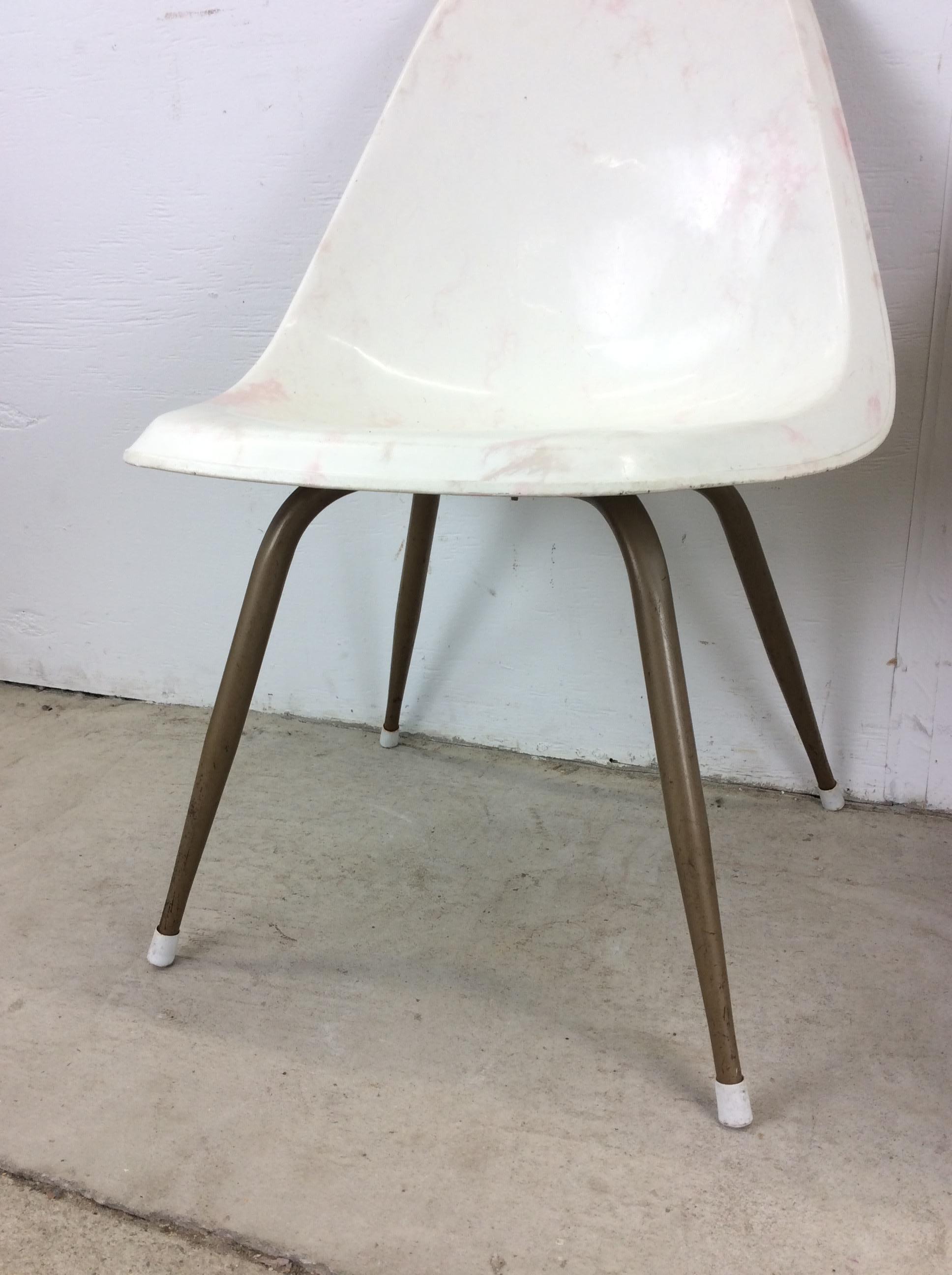 Set of 4 Mid Century Modern Molded Plastic Chairs with Swivel Base For Sale 5