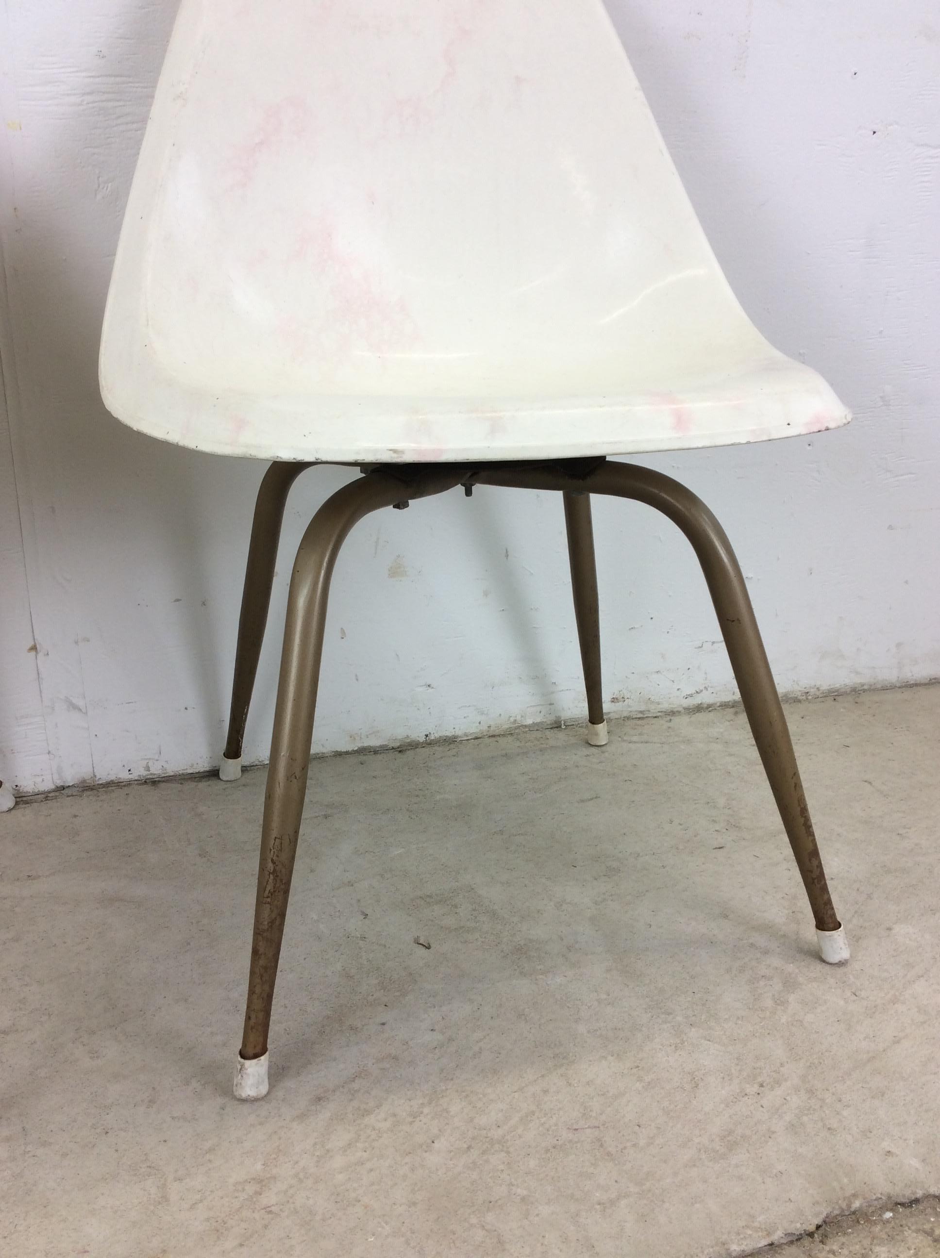 Set of 4 Mid Century Modern Molded Plastic Chairs with Swivel Base For Sale 6