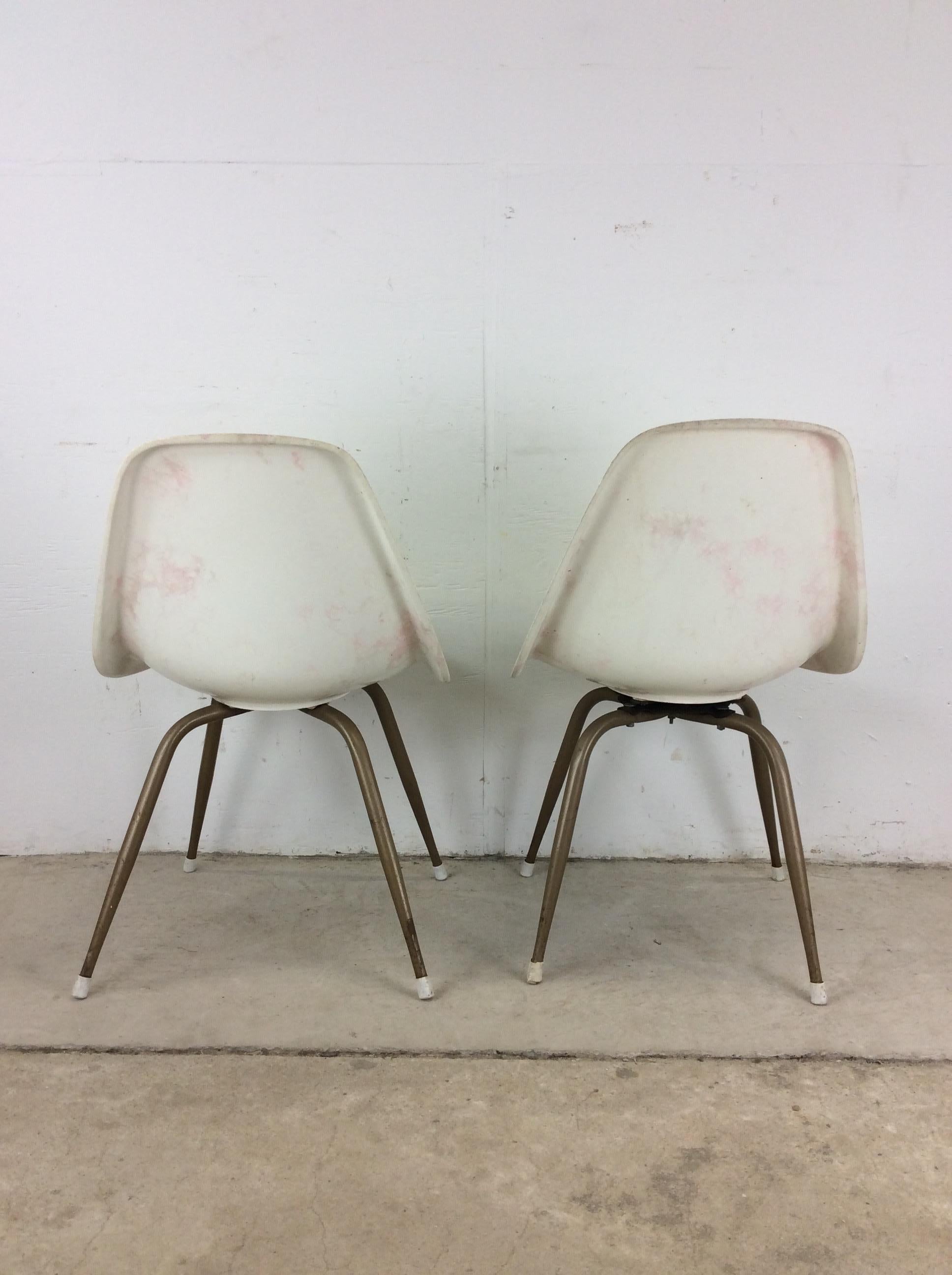 Set of 4 Mid Century Modern Molded Plastic Chairs with Swivel Base For Sale 14