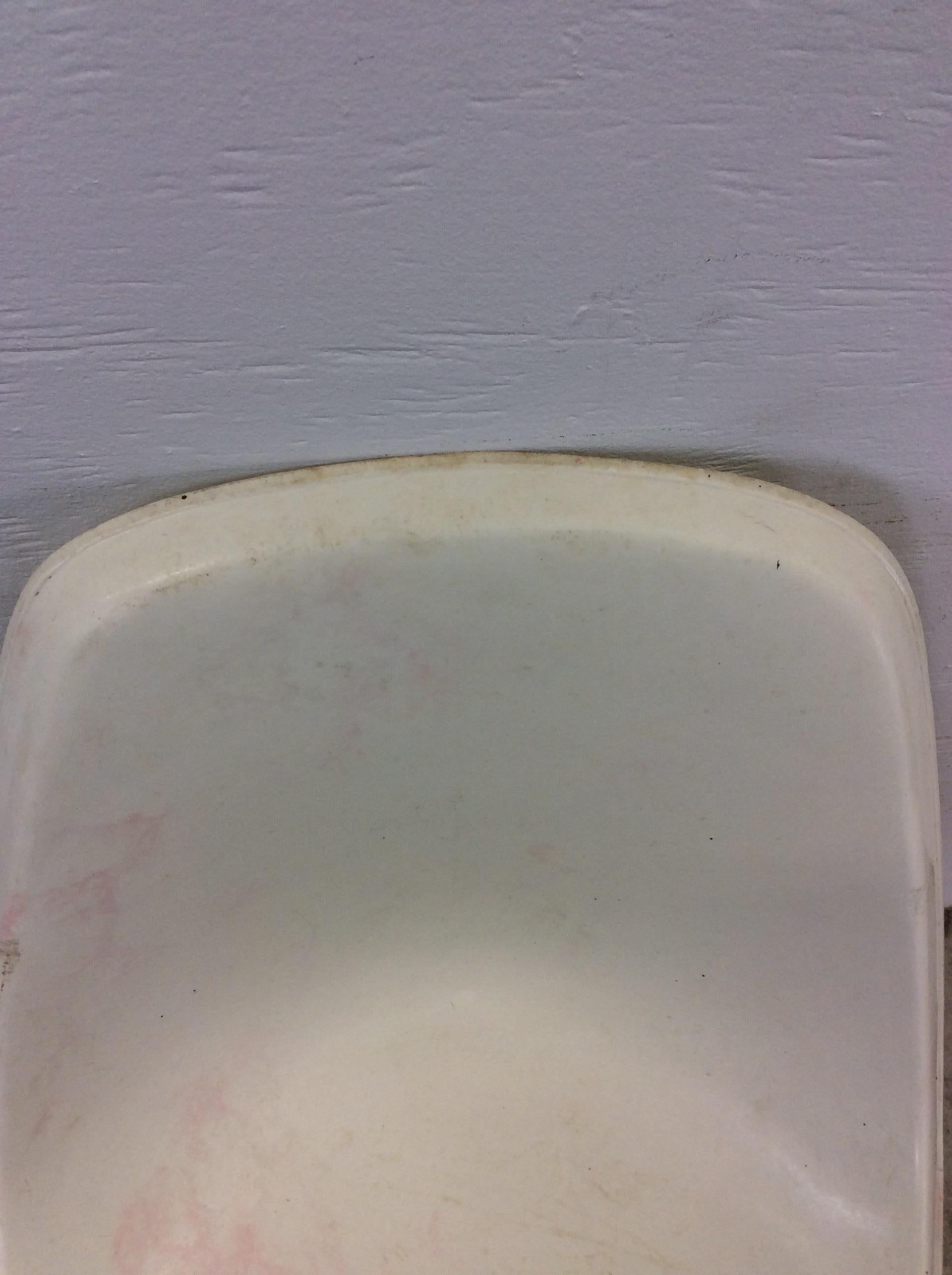 Set of 4 Mid Century Modern Molded Plastic Chairs with Swivel Base In Fair Condition For Sale In Freehold, NJ