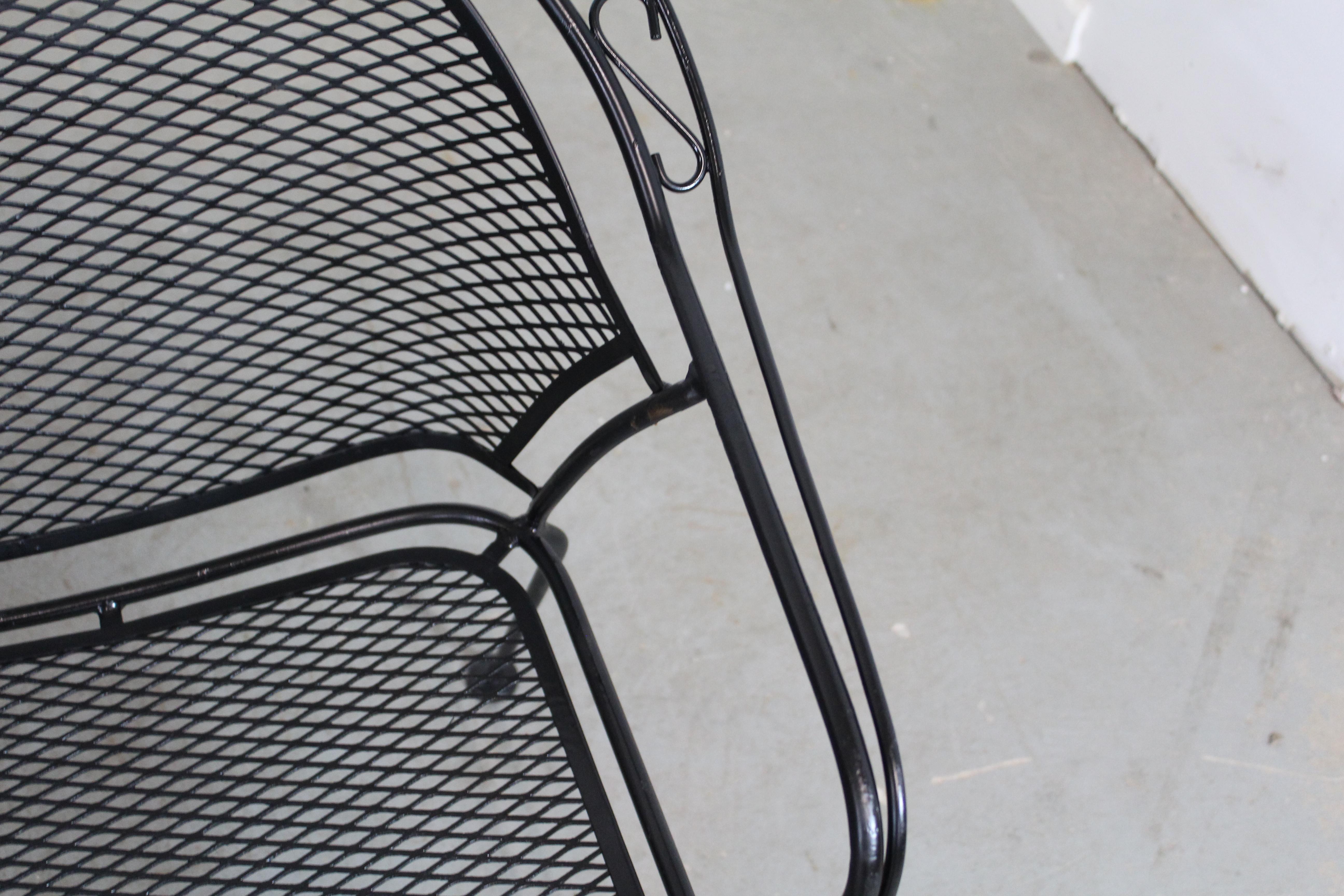 Iron Set of 4 Mid-Century Modern Salterini Curve Back Outdoor Chairs B For Sale