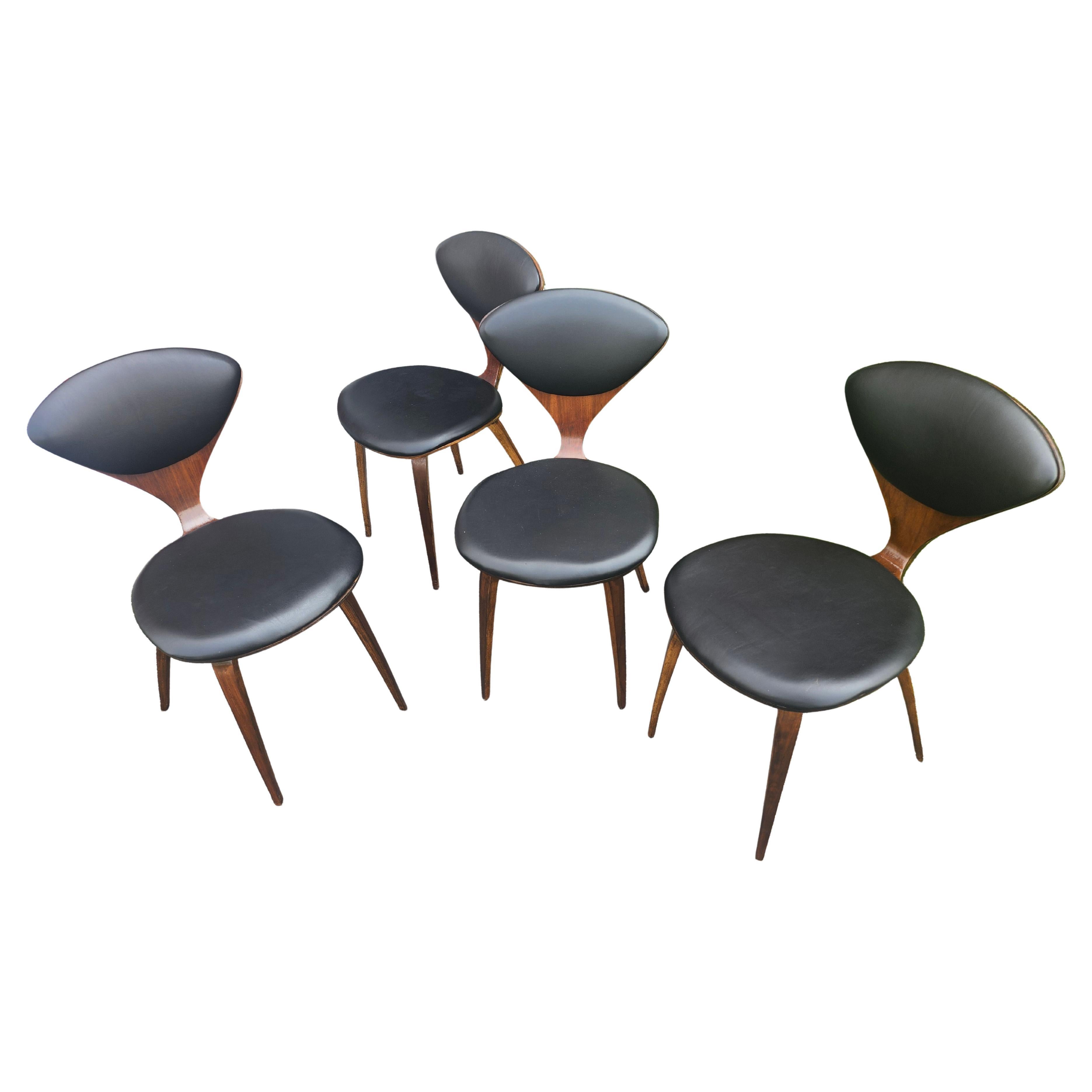 Hand-Crafted Set of 4 Mid-Century Modern Sculptural Dining Chairs Noman Cherner for Plycraft For Sale
