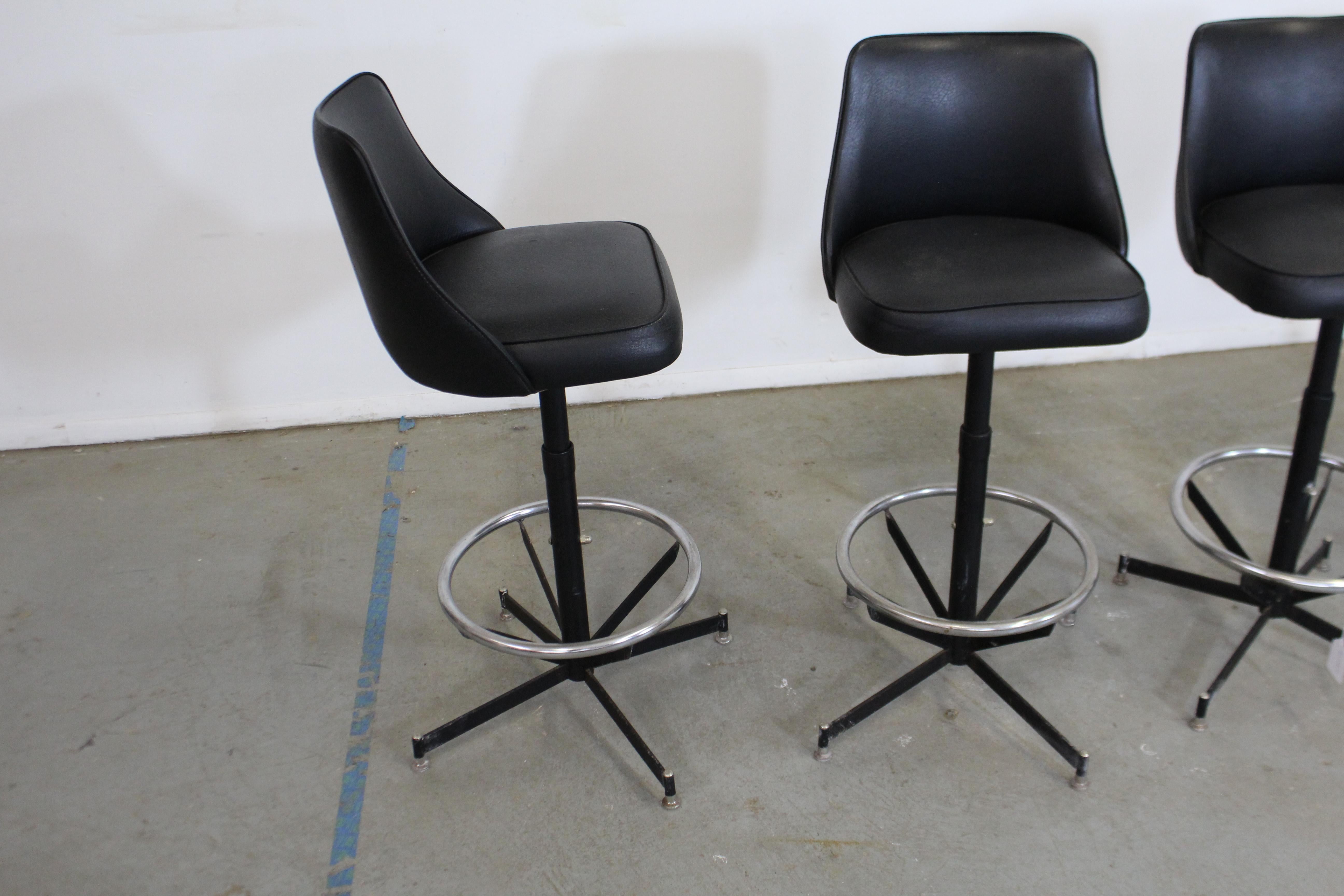 20th Century Set of 4 Mid-Century Modern Swivel Bar Stools