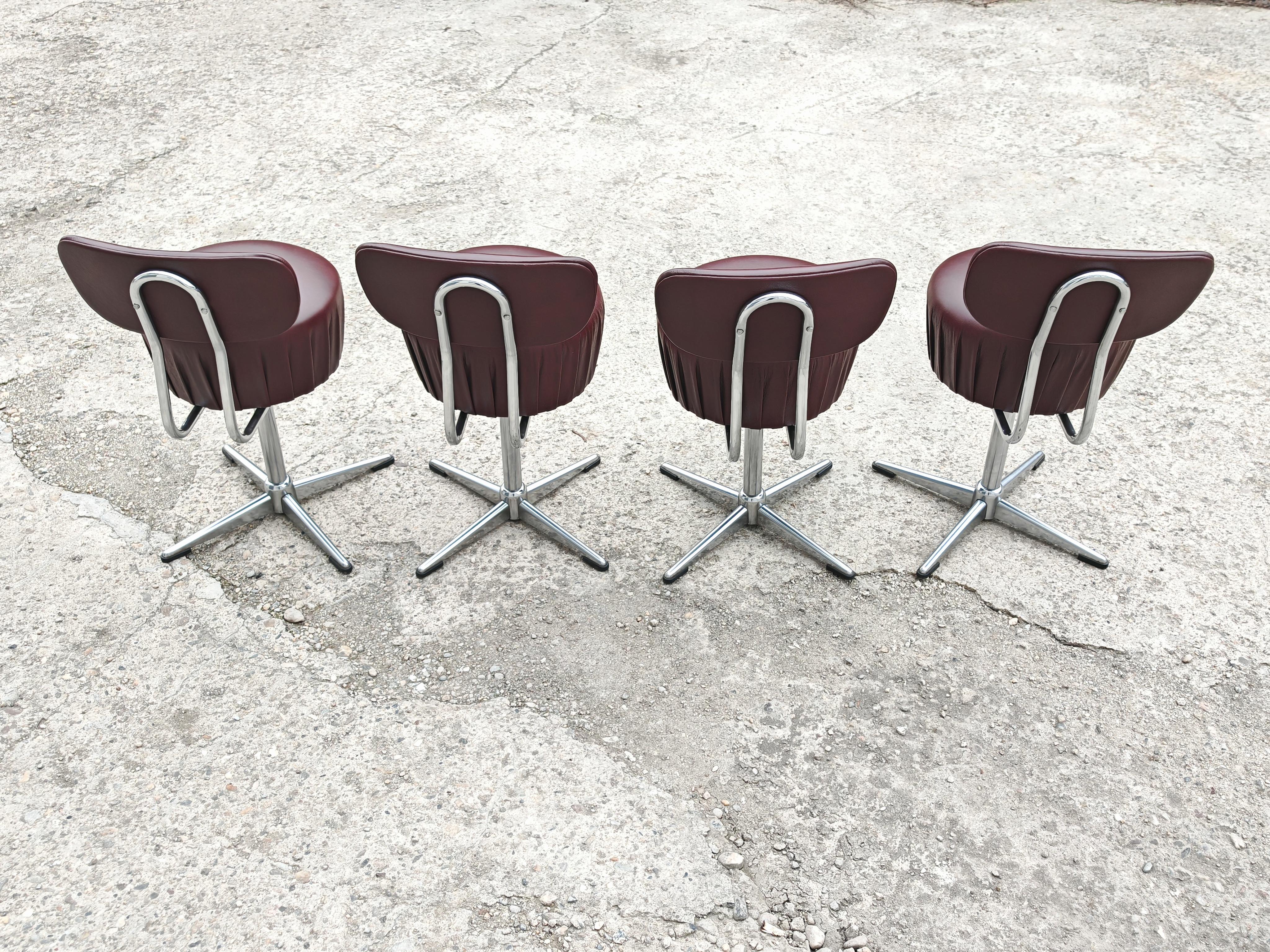 Ensemble de 4 chaises pivotantes en acier tubulaire et cuir de style moderne du milieu du siècle dernier en vente 2