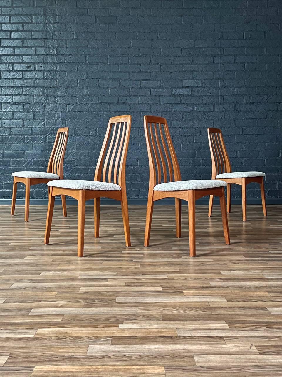 Thai Set of 4 Mid-Century Modern Teak Dining Chairs
