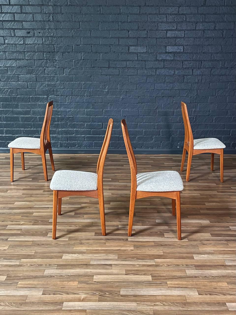 Set of 4 Mid-Century Modern Teak Dining Chairs In Excellent Condition In Los Angeles, CA
