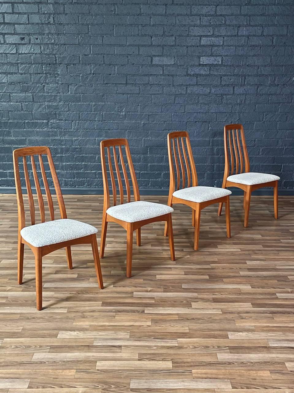 Late 20th Century Set of 4 Mid-Century Modern Teak Dining Chairs