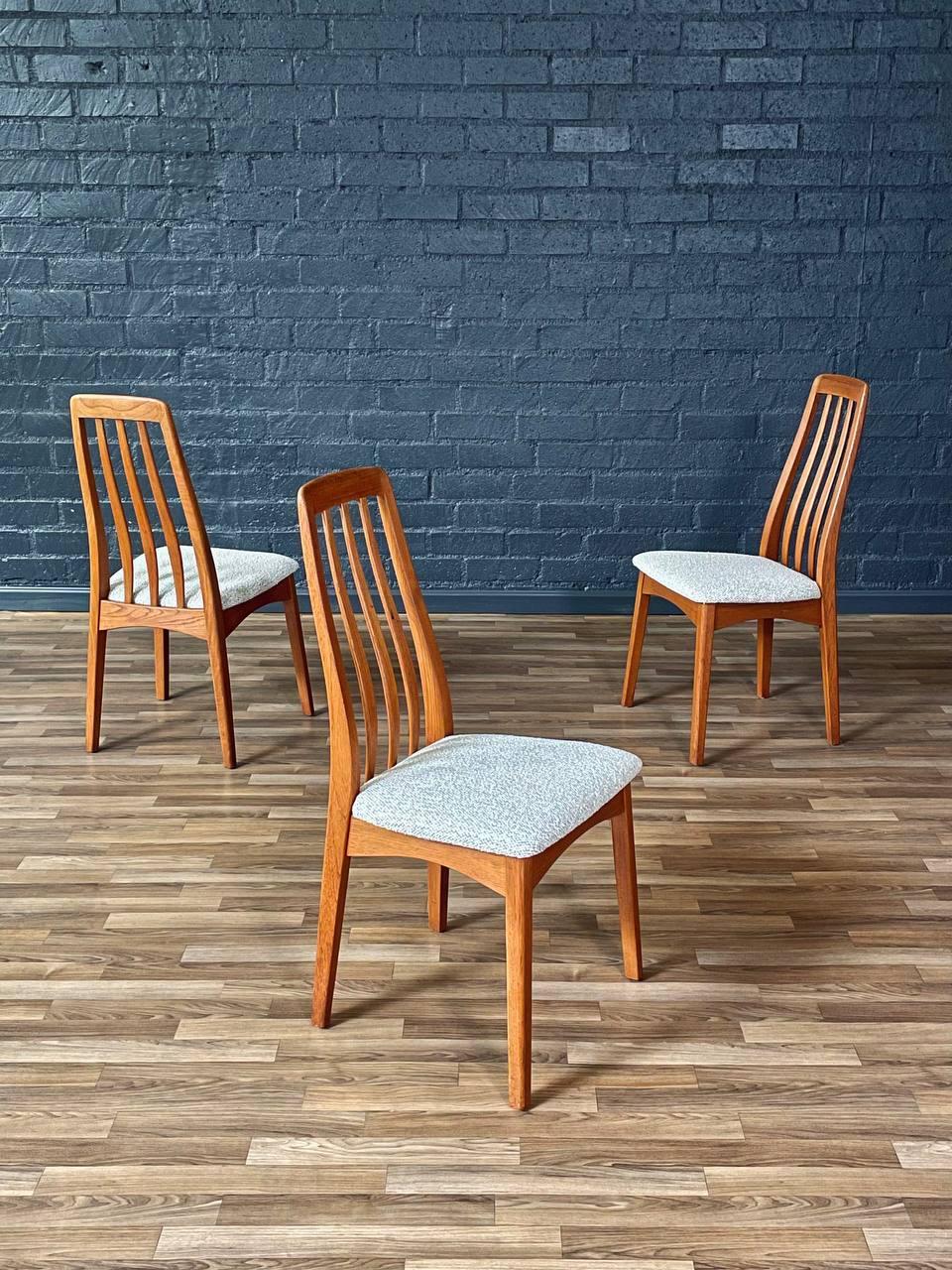 Set of 4 Mid-Century Modern Teak Dining Chairs 1