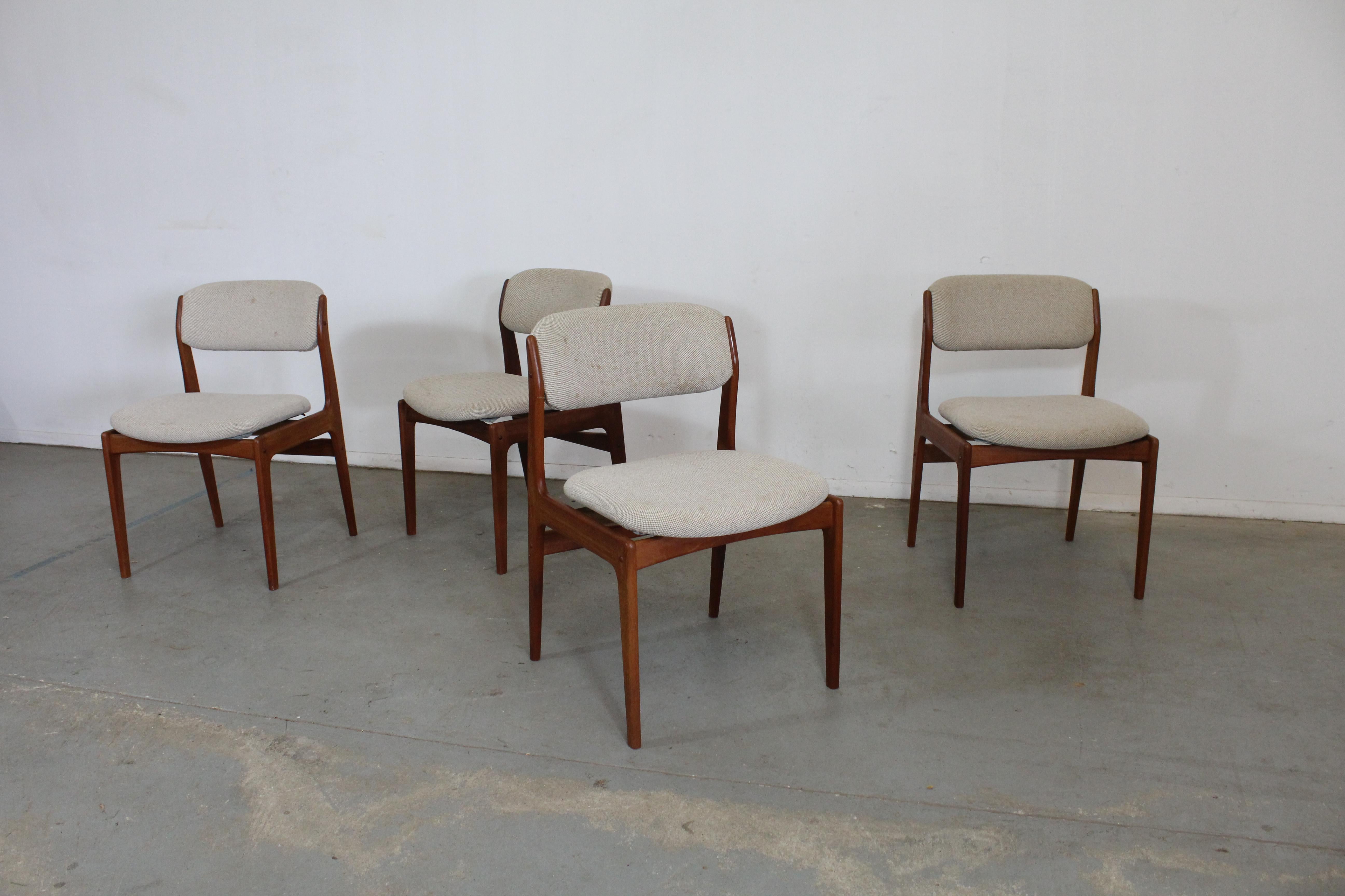 American Set of 4 Mid-Century Modern Teak Side Dining Chairs