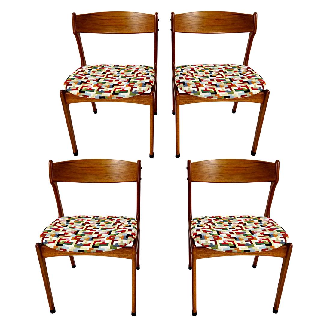 Lot de 4 chaises de salle à manger en bois de teck:: style moderne du milieu du siècle:: par Johannes Andersen