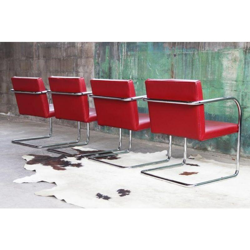 Ensemble de 4 chaises rouges Mies Van Der Rohe Brno, style mi-siècle moderne, 1970 Bon état - En vente à Basel, BS