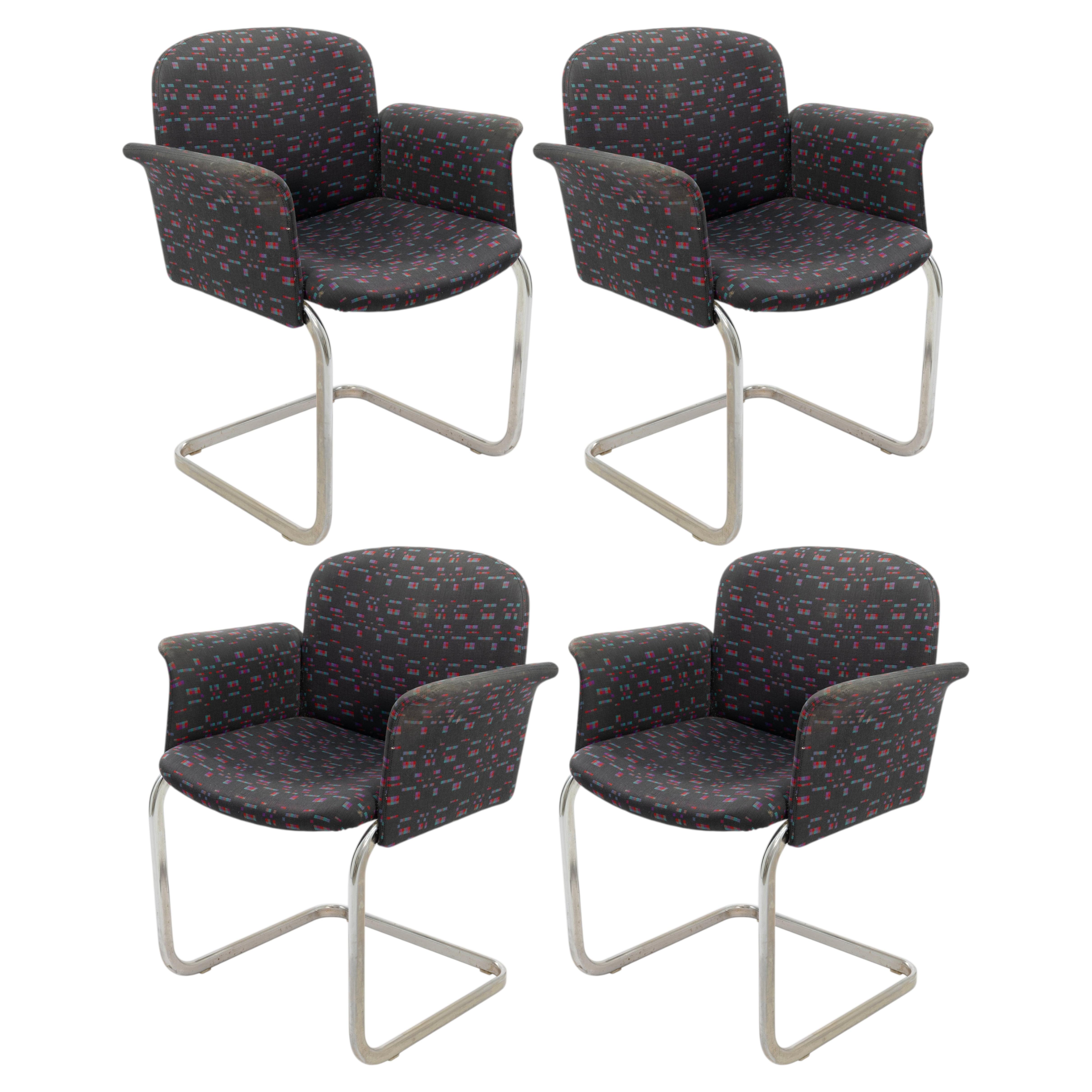 Juego de 4 sillas de comedor Mid Century Modern Tri Designs en venta