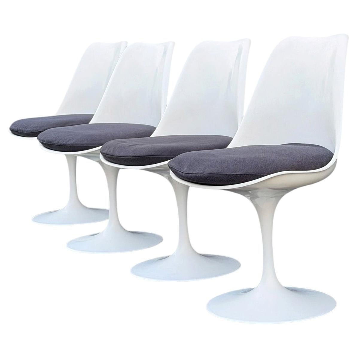 Set of 4 Mid-Century Modern Tulip Chairs by Eero Saarinen for Knoll For Sale