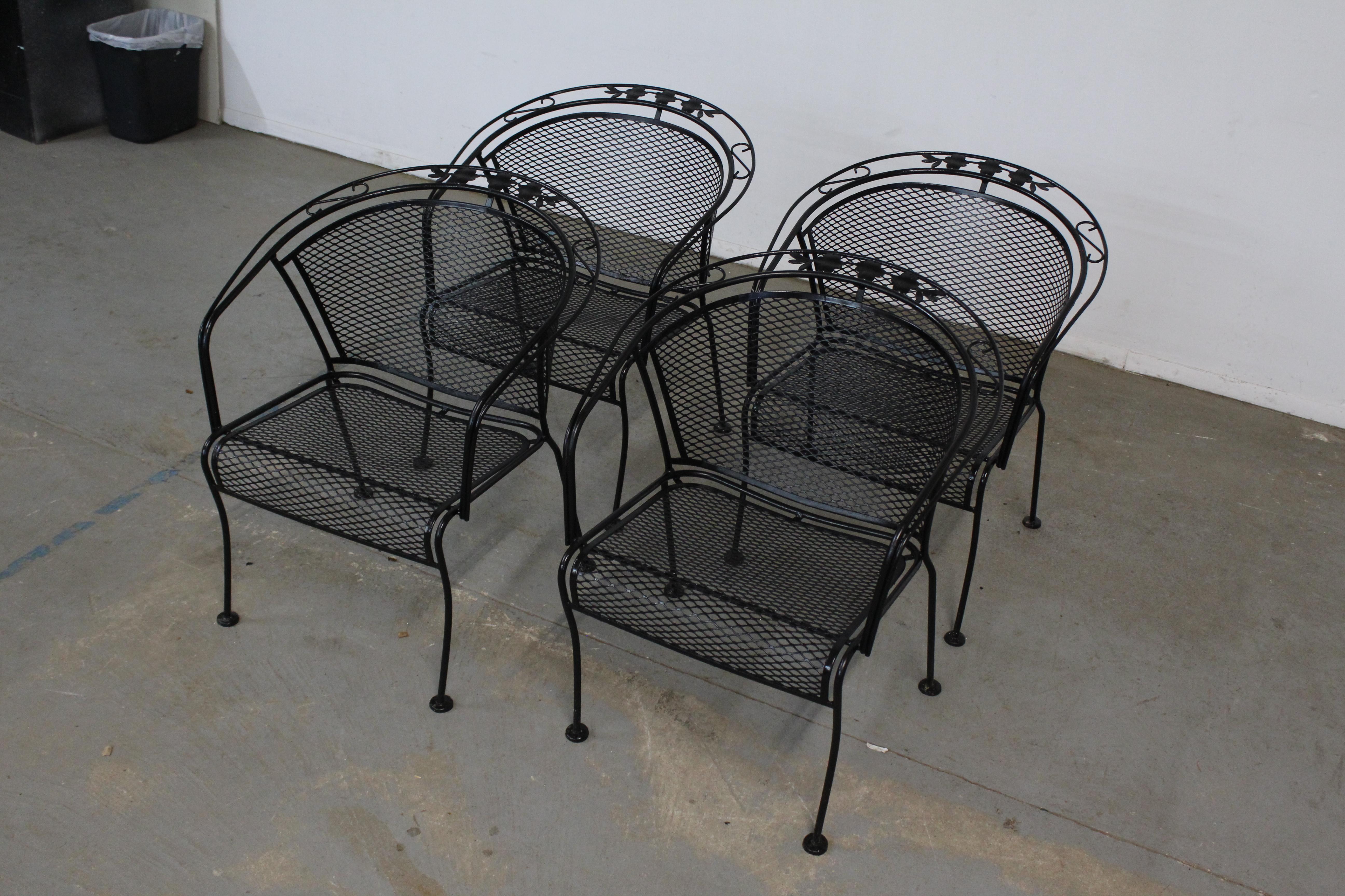 Set of 4 Mid-Century Modern Woodard Iron Curve Back Outdoor Arm Chairs  C For Sale 8