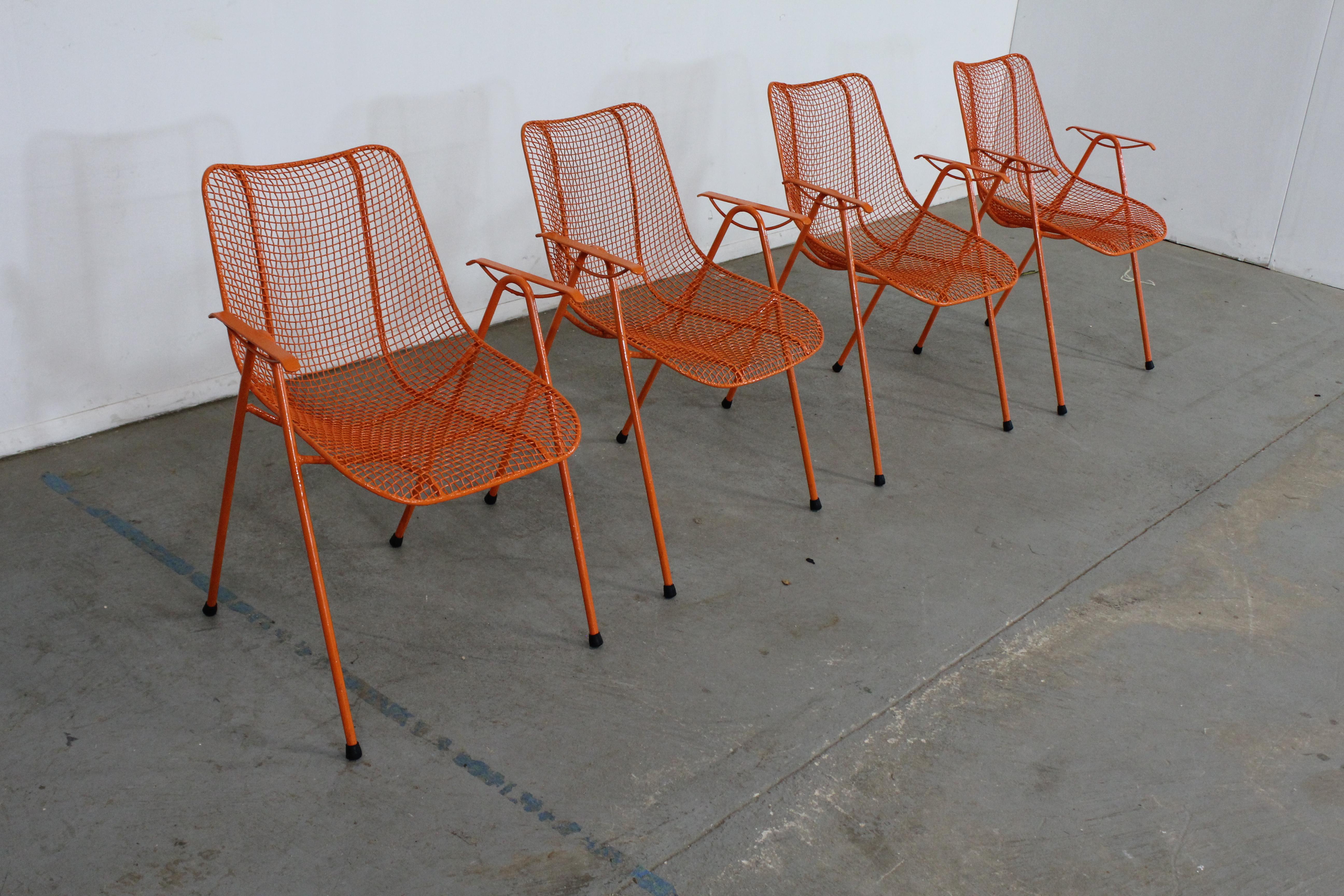 Mid-Century Modern Ensemble de 4 chaises d'extérieur Sculptura de Woodard de style mi-siècle moderne en vente