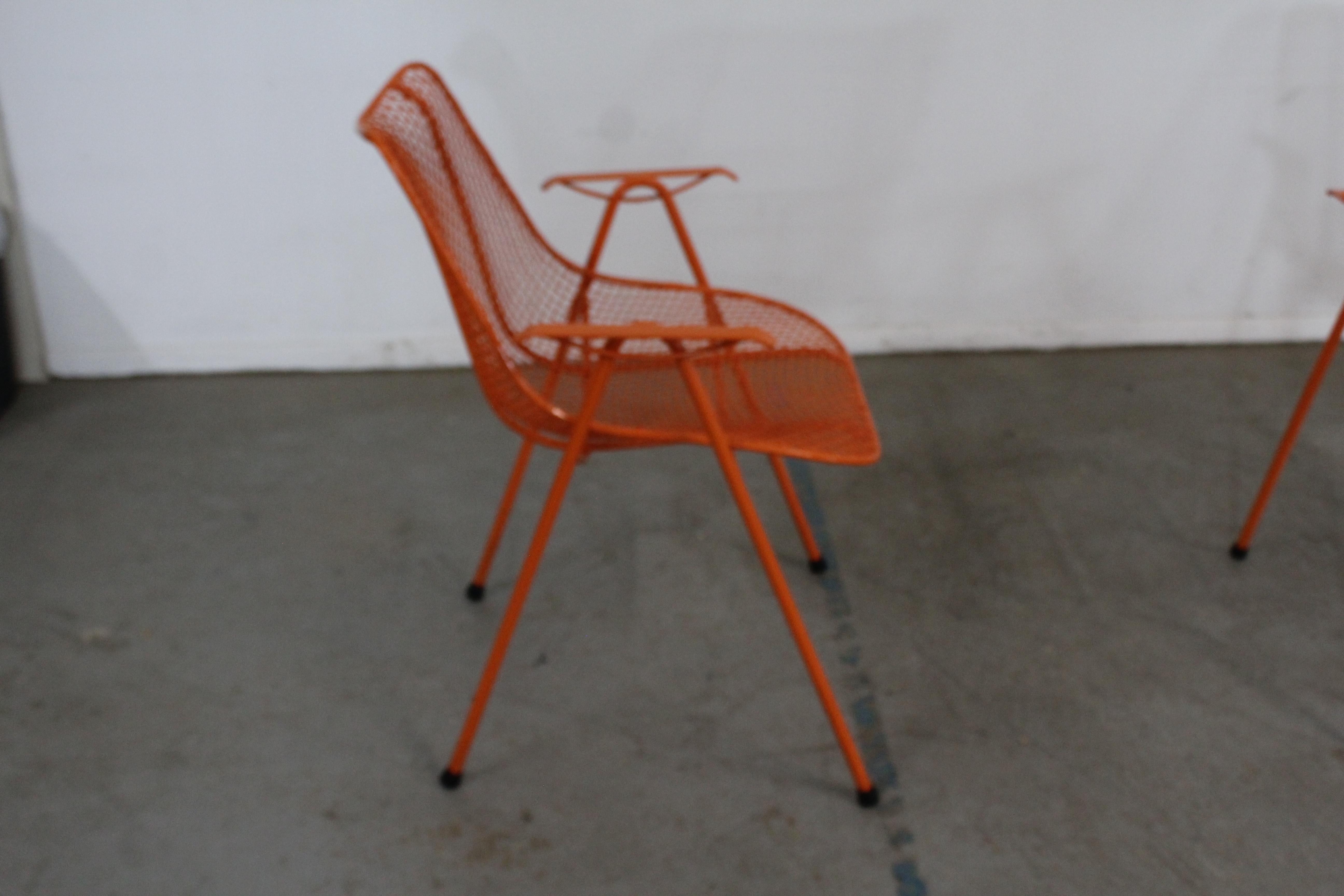 Américain Ensemble de 4 chaises d'extérieur Sculptura de Woodard de style mi-siècle moderne en vente