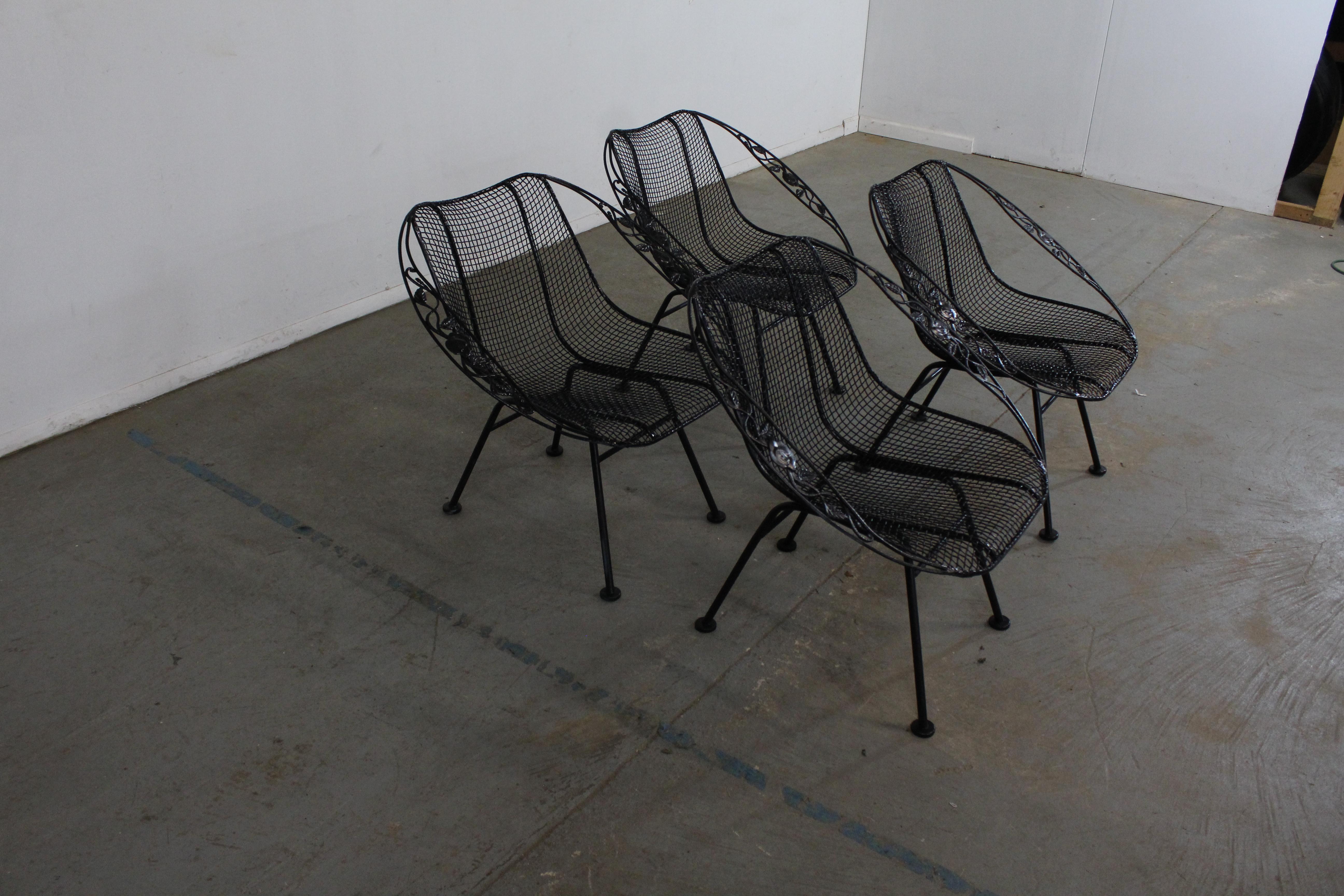 Juego de 4 sillas satélite de exterior Woodard Sculptura, modernas de mediados de siglo Estadounidense en venta