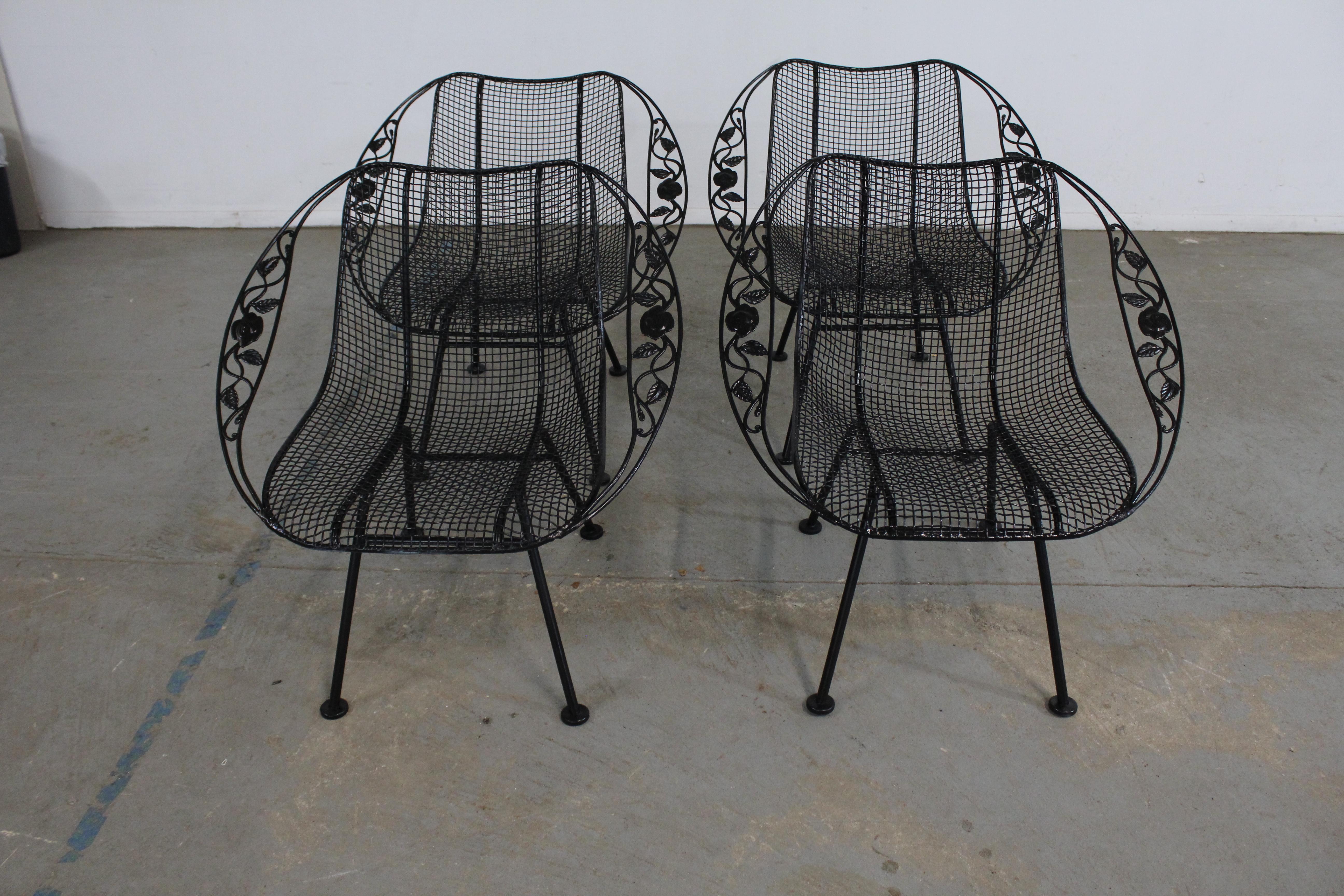 Juego de 4 sillas satélite de exterior Woodard Sculptura, modernas de mediados de siglo Hierro forjado en venta