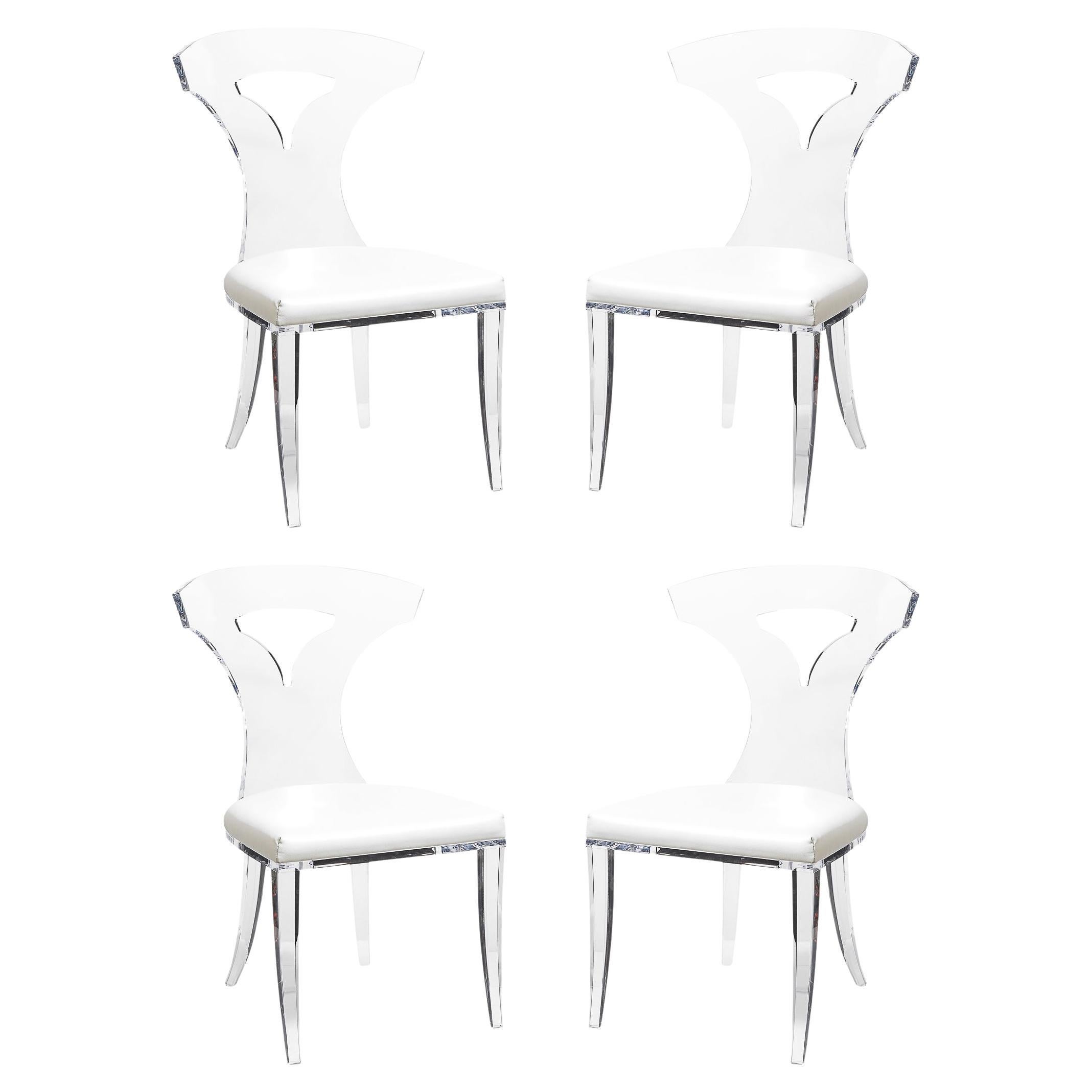 Set di 4 sedie in lucite Klismos moderniste del metà secolo con rivestimento in pelle bianca in vendita