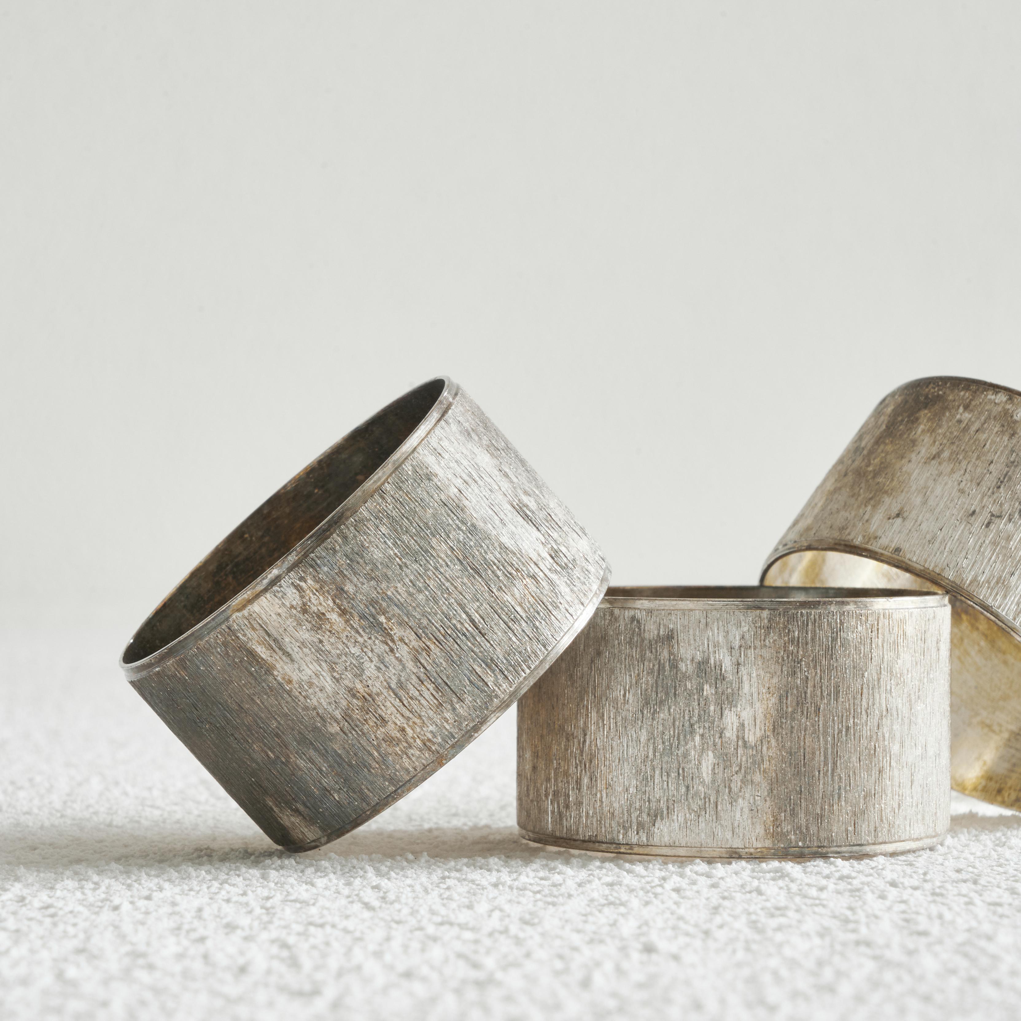 20th Century Set of 4 Midcentury Napkin Rings in Patinated Silver  For Sale