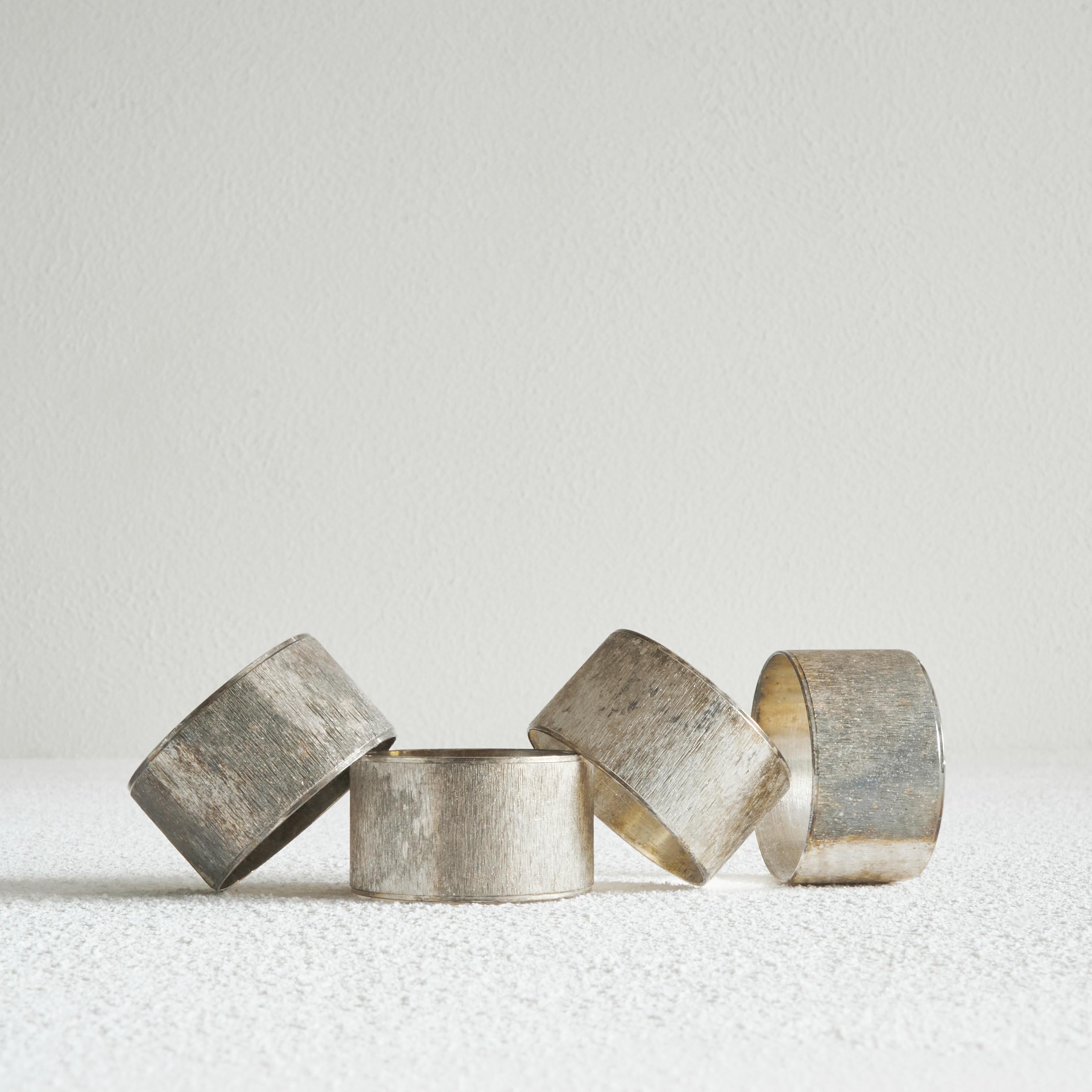 Set of 4 Midcentury Napkin Rings in Patinated Silver  For Sale 3