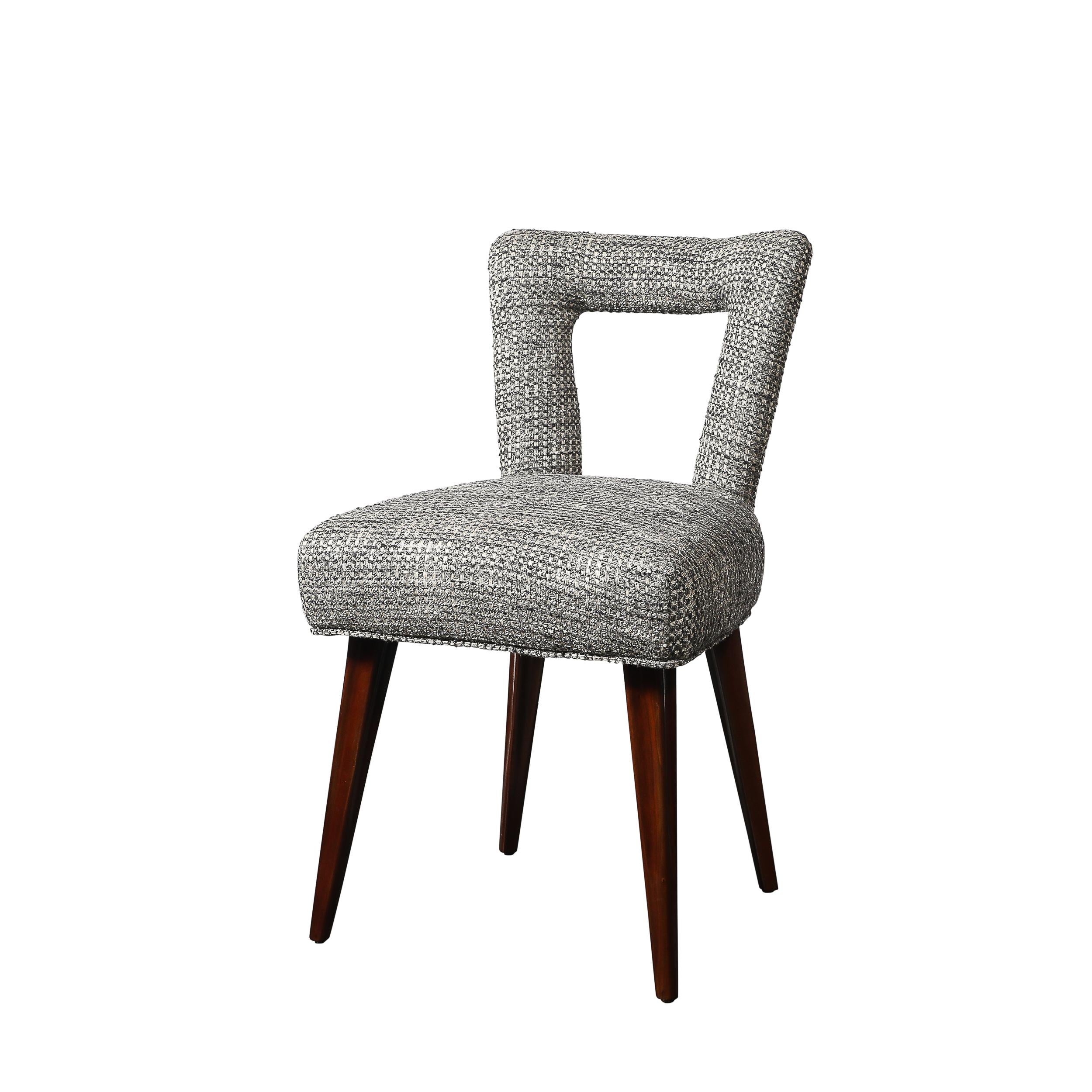 Mid-Century moderno Set di 4 sedie da pranzo imbottite con schienale aperto di metà secolo con gambe affusolate e strombate in vendita