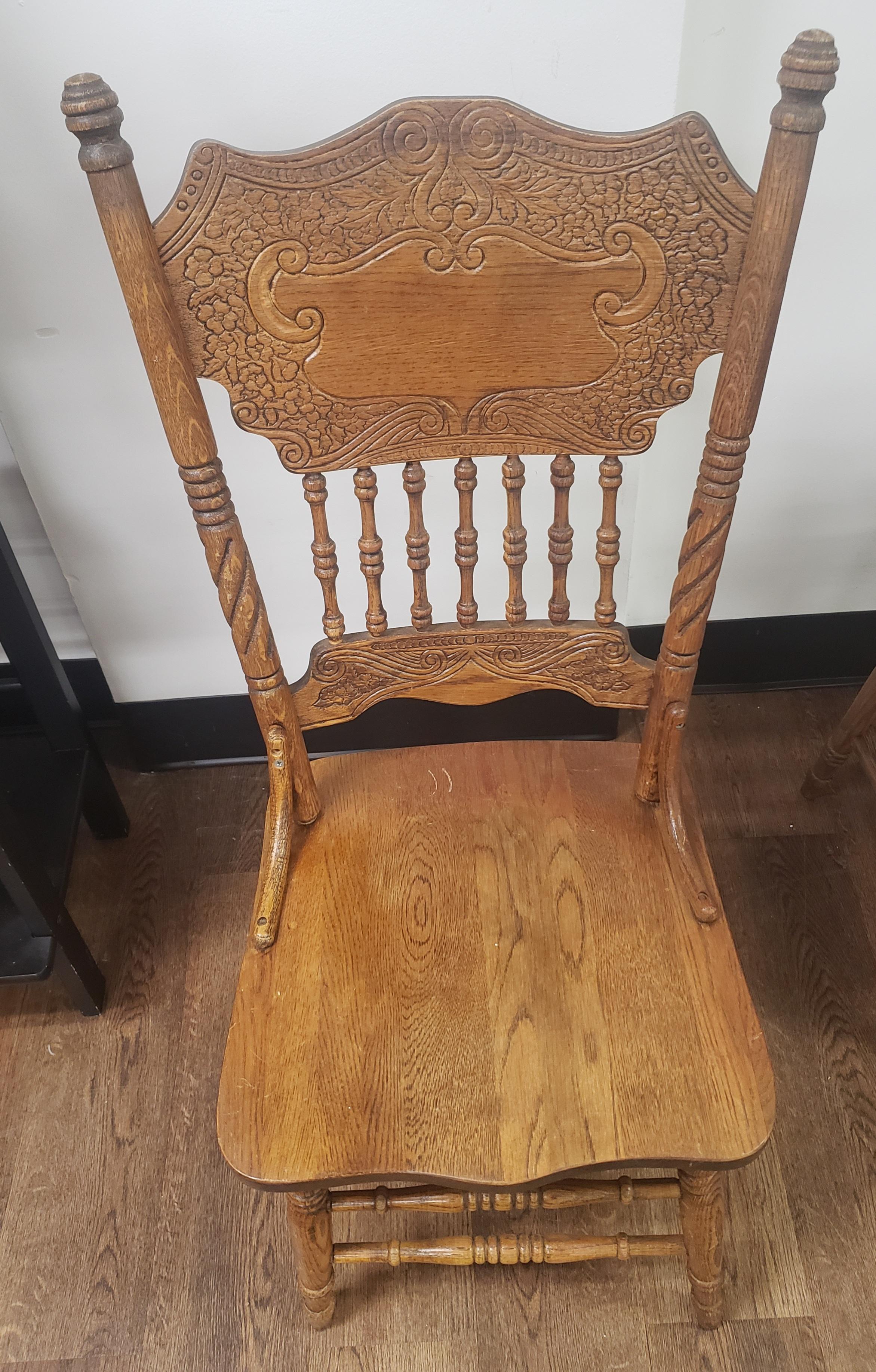 Carved Set of 4 Mid-Century Pressback Spindle Oak Country Dining Chairs