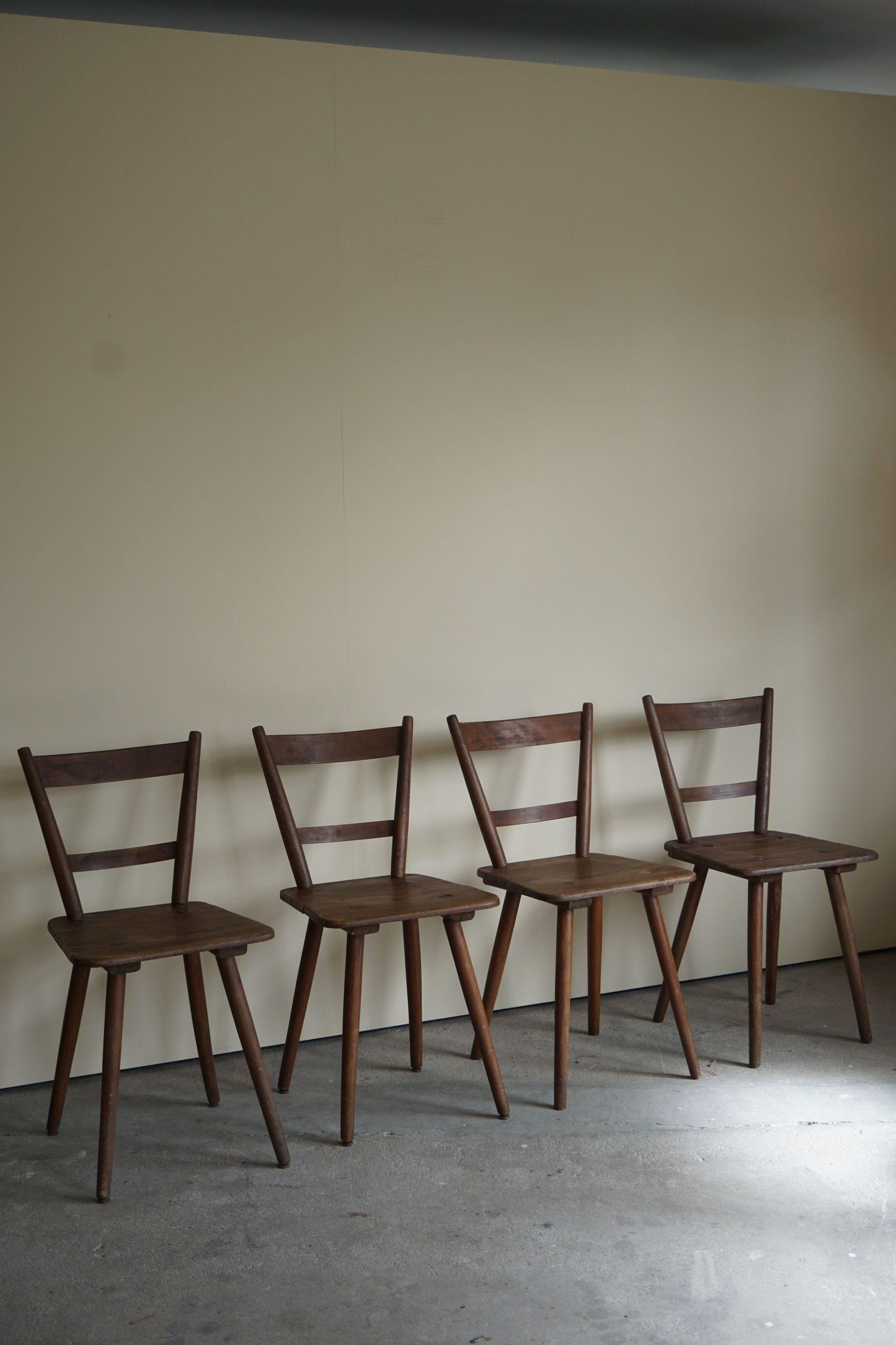 Set of 4 dining chairs in stained beech. Made in France, ca 1950s.

Nice patina and in good vintage condition.