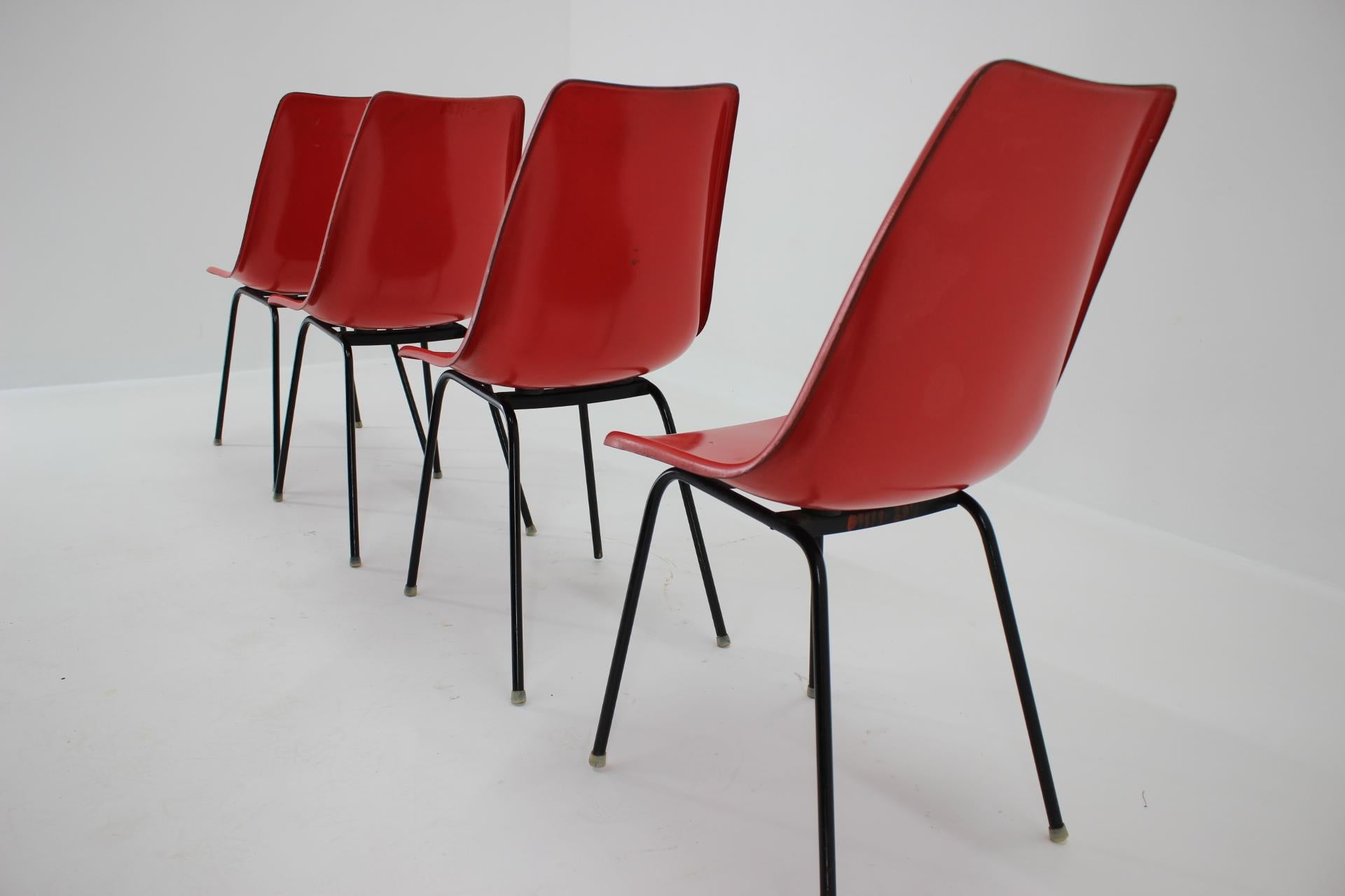 Set of 4 Midcentury Red Design Fiberglass Dining Chairs / Czechoslovakia, 1960s In Good Condition In Praha, CZ