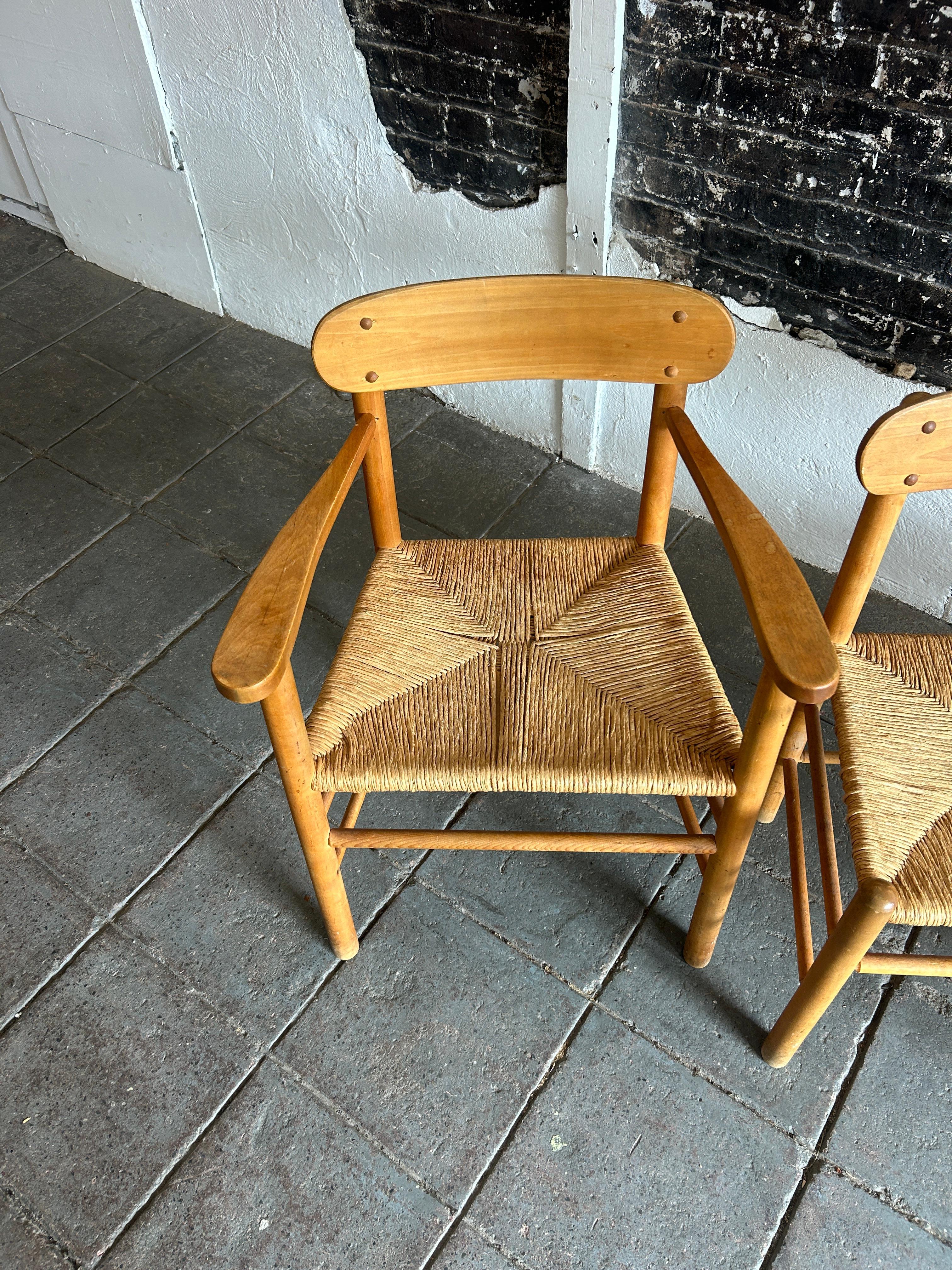 Set of 4 Mid century Shaker J39 dining chairs by Børge Mogensen In Good Condition In BROOKLYN, NY
