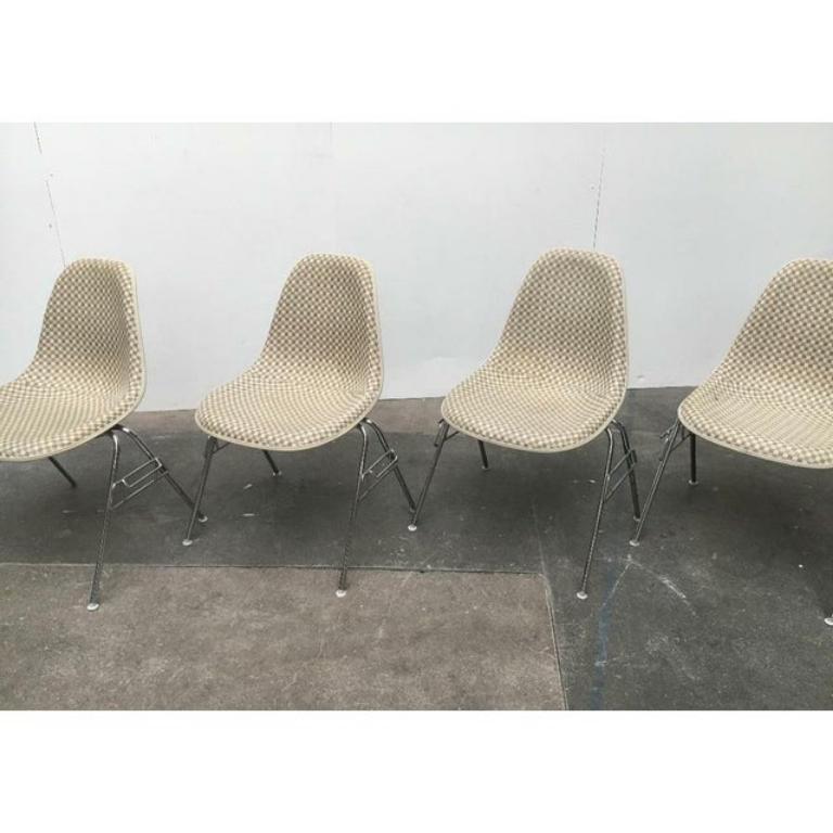 Ensemble de 4 chaises empilables du milieu du siècle par Charles and Ray Eames, années 1960 en vente 2