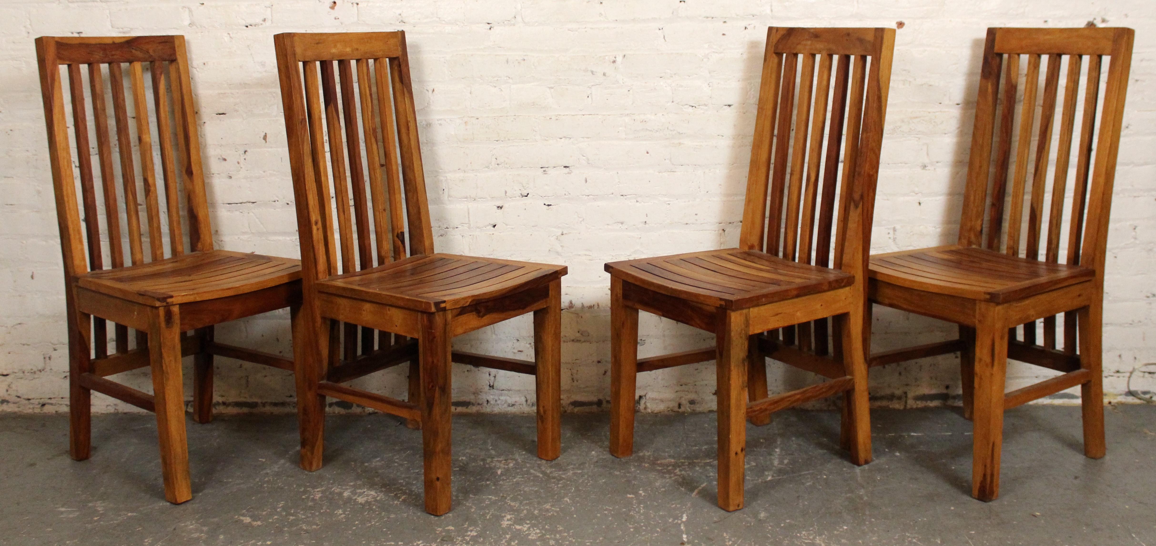 Juego de 4 Sillas de Comedor con Respaldo de Listones de Madera Maciza Estilo Mediados de Siglo en venta 4