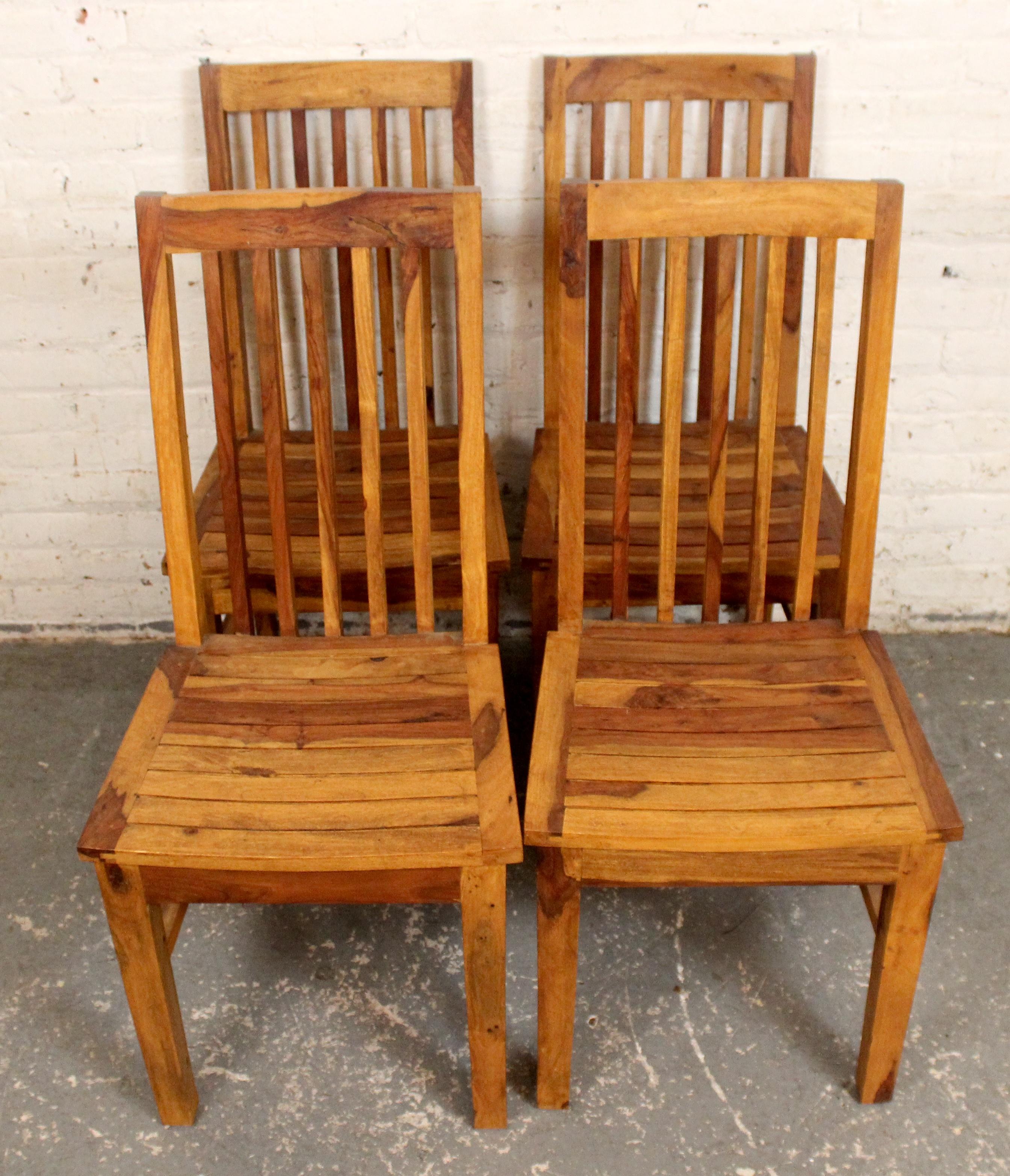 Juego de 4 Sillas de Comedor con Respaldo de Listones de Madera Maciza Estilo Mediados de Siglo en venta 5